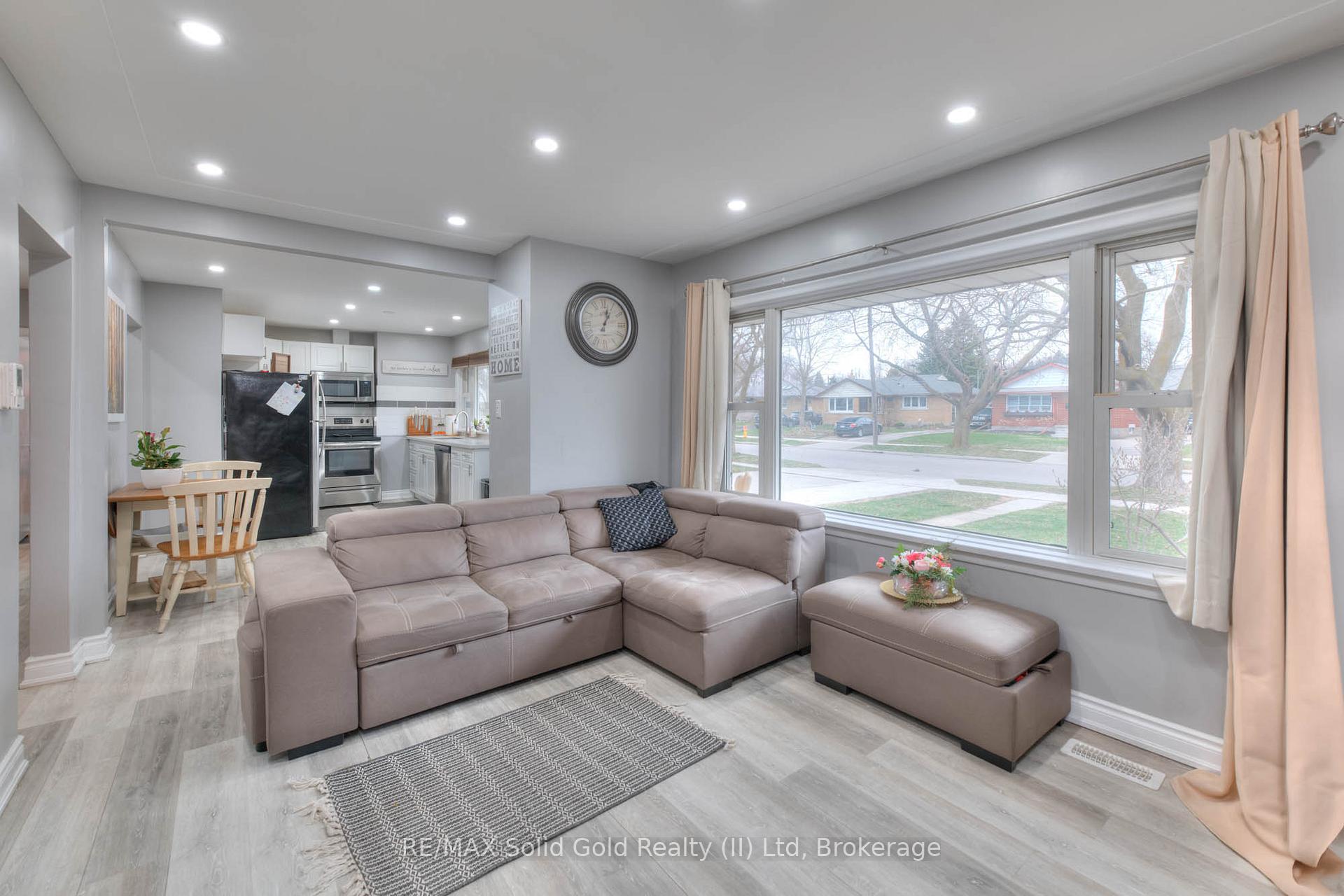 Photo 12 of 39 Sandra Avenue, Kitchener — HOMEH