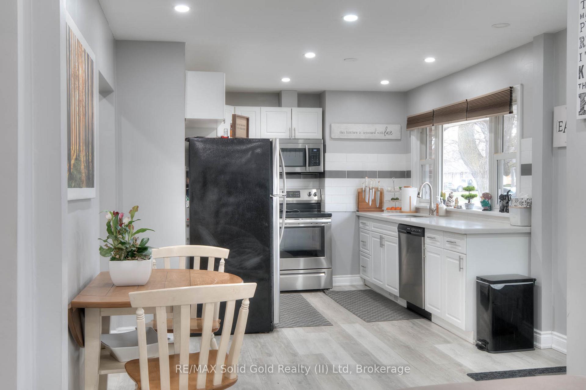 Photo 13 of 39 Sandra Avenue, Kitchener — HOMEH