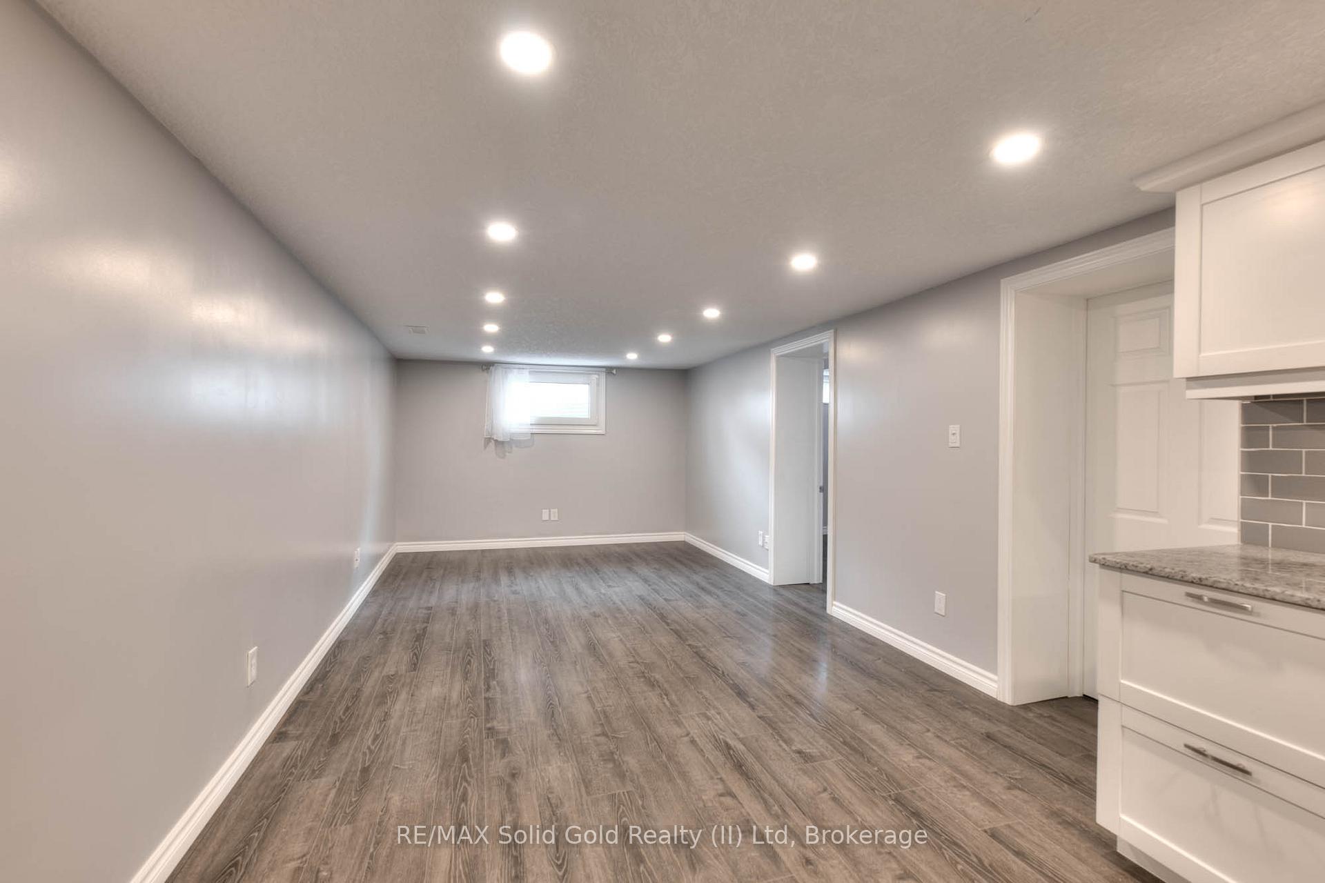 Photo 25 of 39 Sandra Avenue, Kitchener — HOMEH