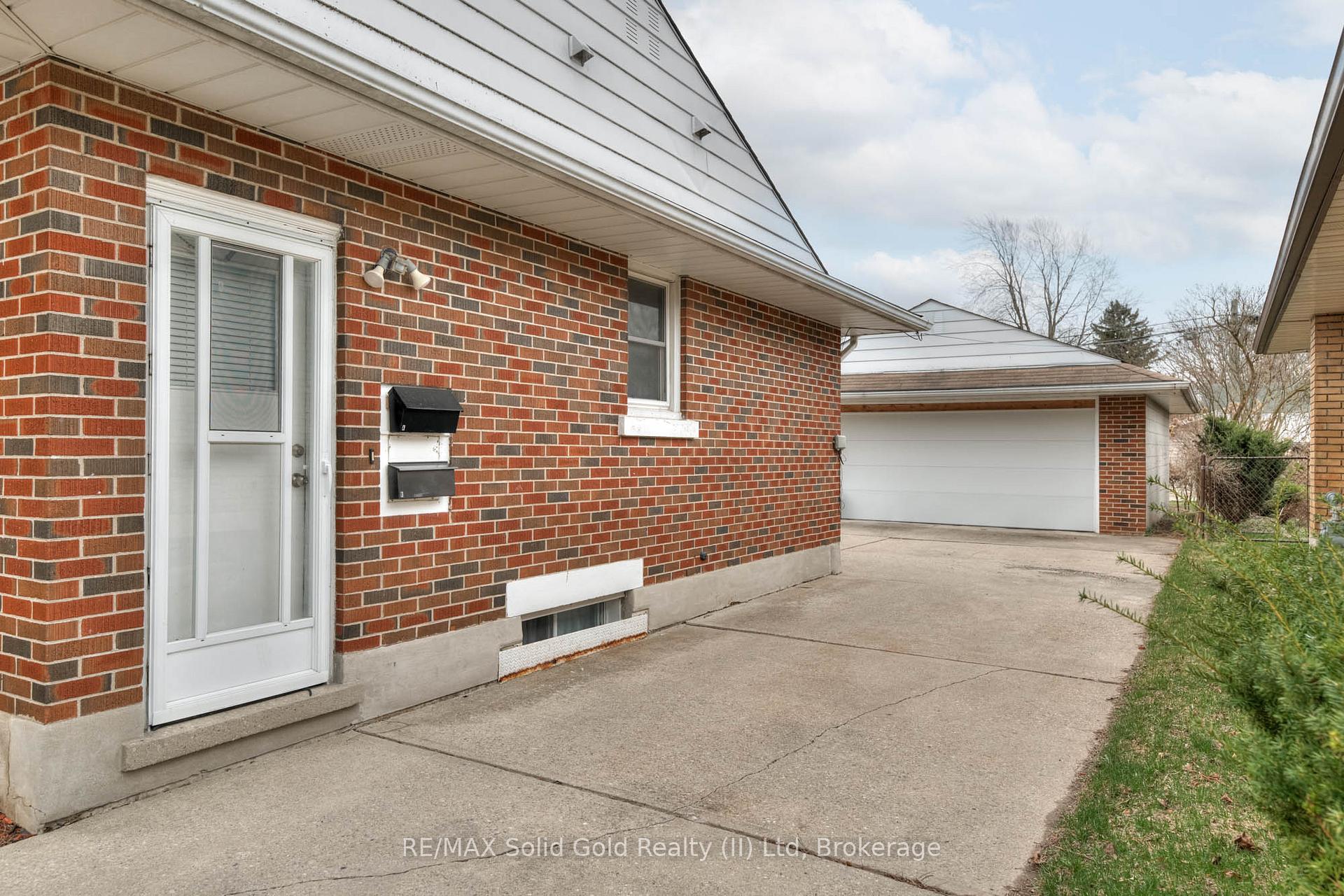 Photo 31 of 39 Sandra Avenue, Kitchener — HOMEH