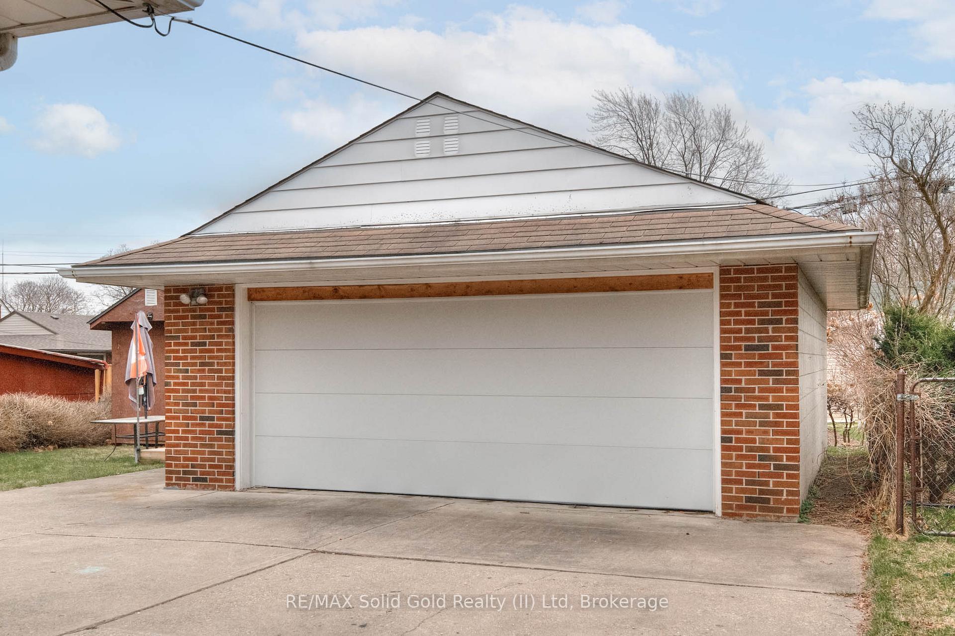 Photo 33 of 39 Sandra Avenue, Kitchener — HOMEH