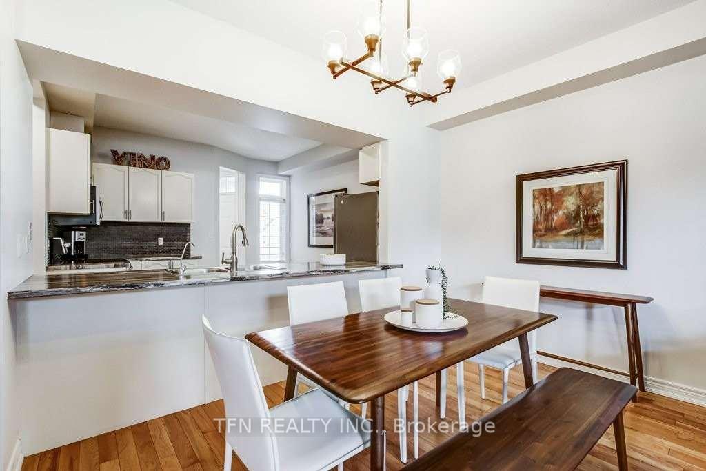 Photo 5 of 19 Goldenview Court, Hamilton, Waterdown — HOMEH