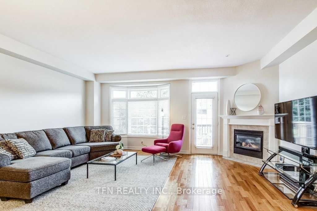 Photo 8 of 19 Goldenview Court, Hamilton, Waterdown — HOMEH