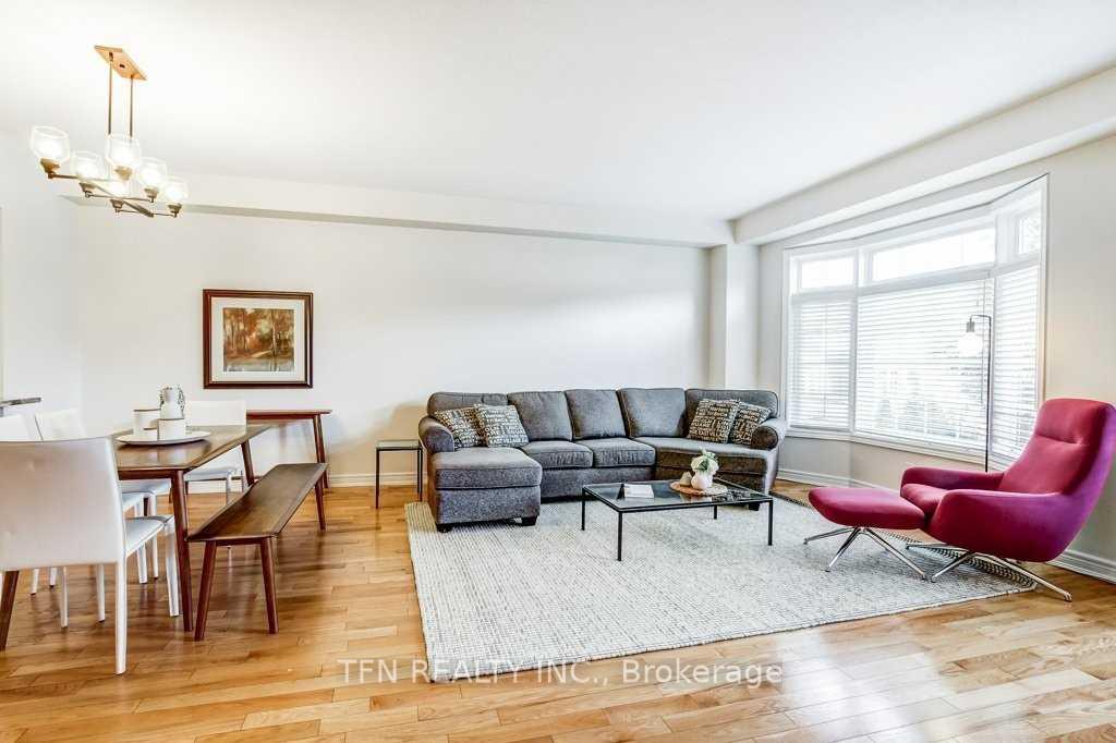 Photo 9 of 19 Goldenview Court, Hamilton, Waterdown — HOMEH