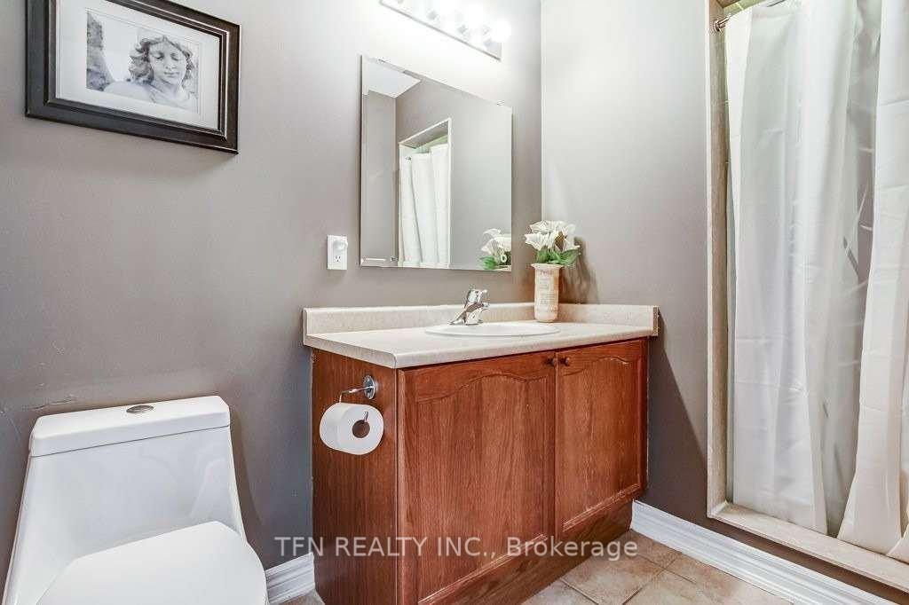 Photo 14 of 19 Goldenview Court, Hamilton, Waterdown — HOMEH