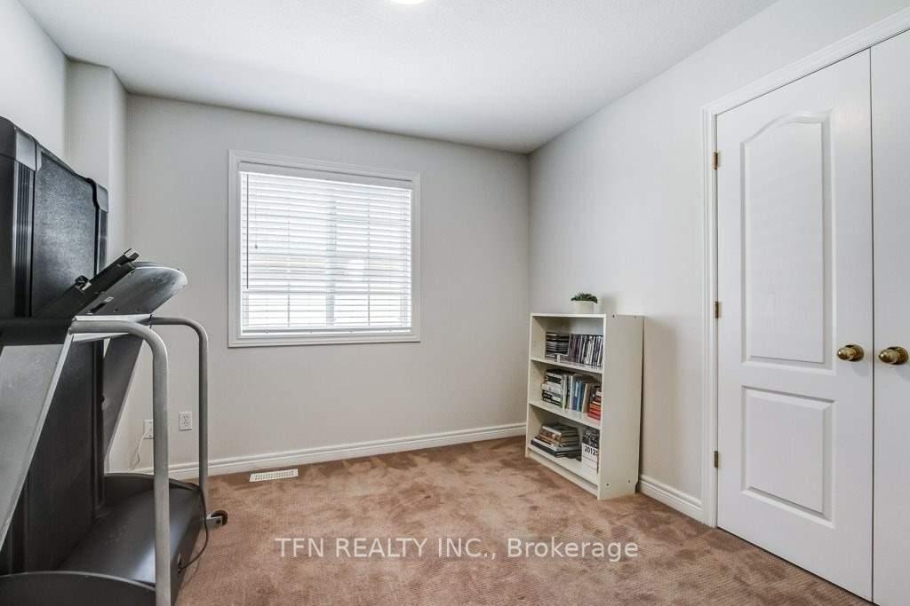 Photo 15 of 19 Goldenview Court, Hamilton, Waterdown — HOMEH