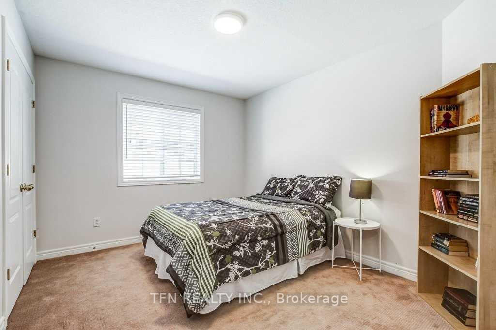Photo 16 of 19 Goldenview Court, Hamilton, Waterdown — HOMEH