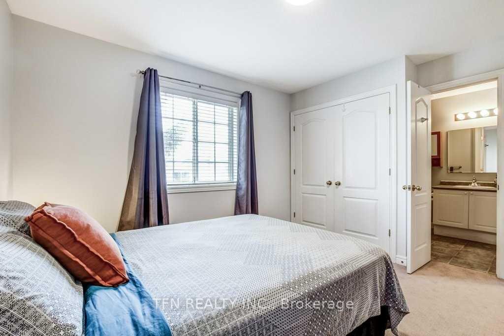 Photo 18 of 19 Goldenview Court, Hamilton, Waterdown — HOMEH