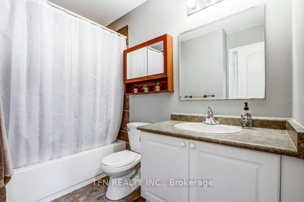 Photo 19 of 19 Goldenview Court, Hamilton, Waterdown — HOMEH