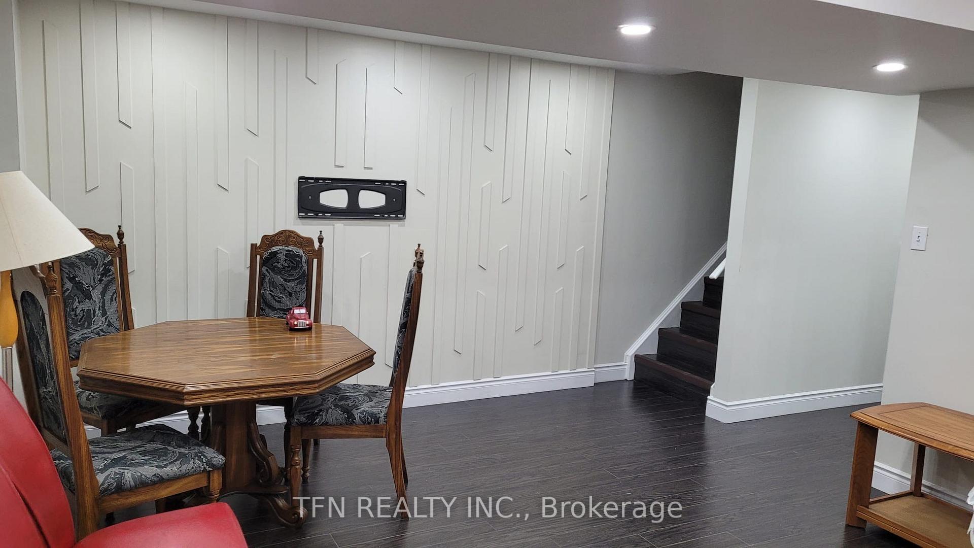 Photo 23 of 19 Goldenview Court, Hamilton, Waterdown — HOMEH