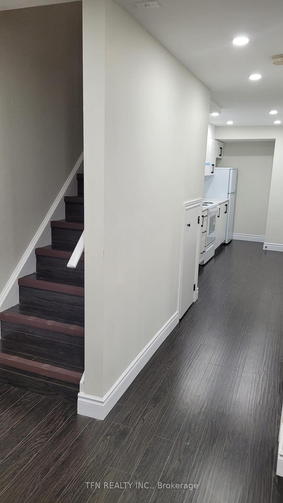 Photo 24 of 19 Goldenview Court, Hamilton, Waterdown — HOMEH