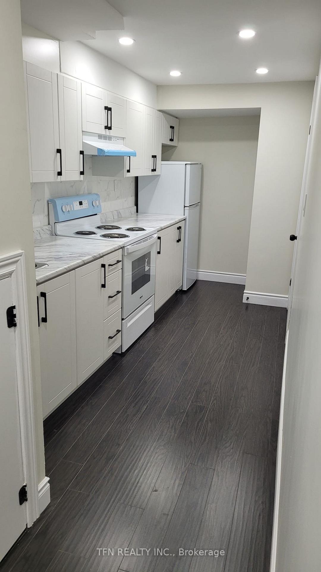 Photo 25 of 19 Goldenview Court, Hamilton, Waterdown — HOMEH