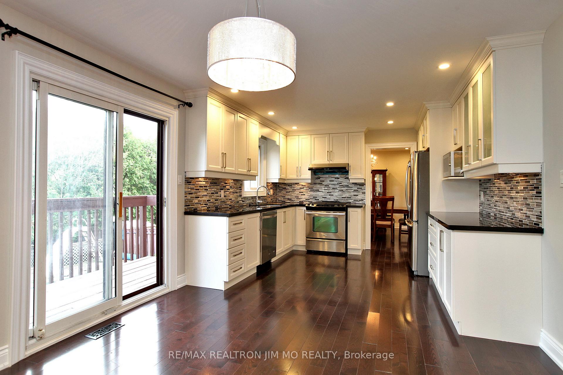 Photo 3 of 102 Briarwood Road, Markham, Unionville — HOMEH