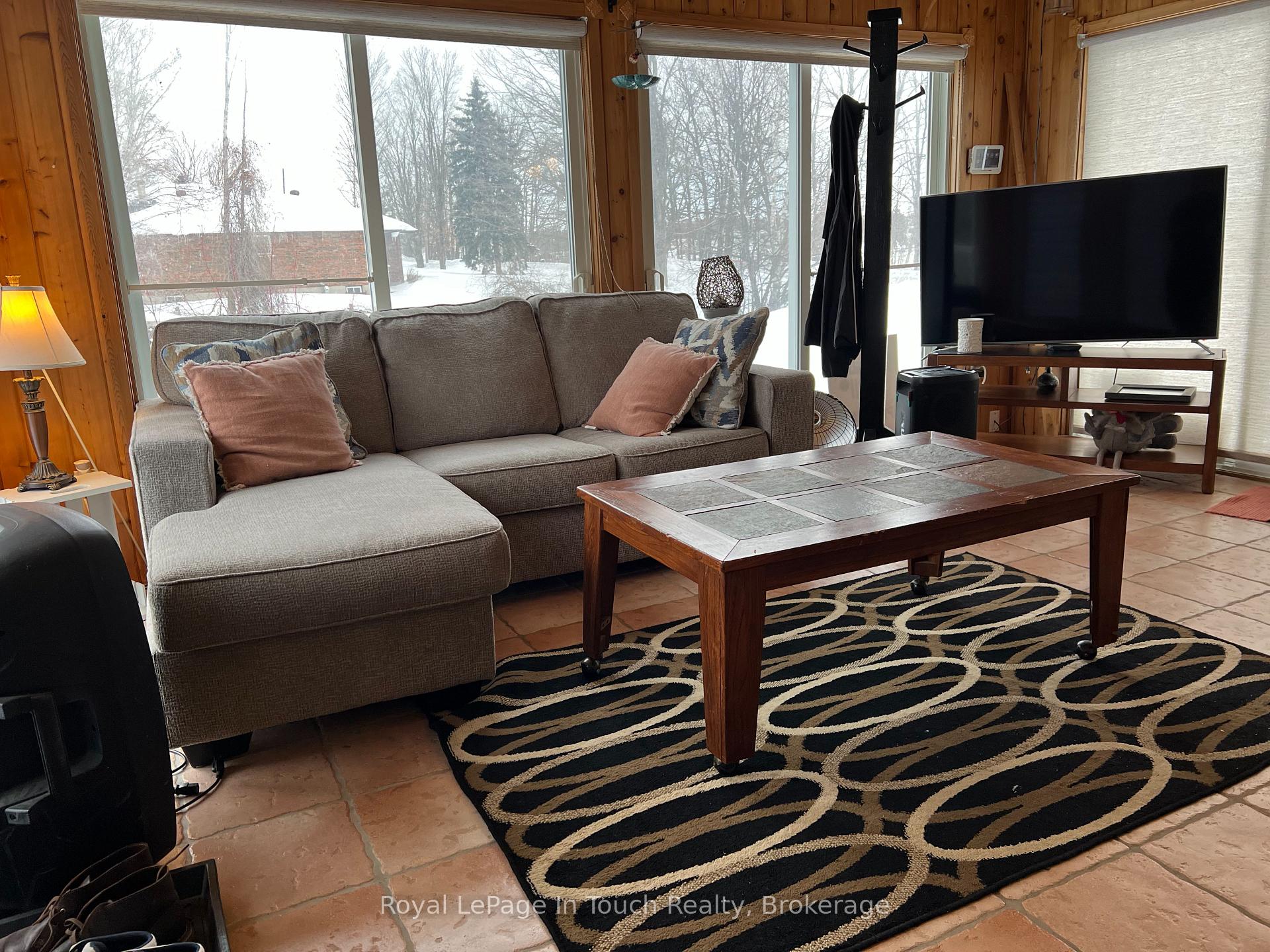 Photo 4 of 1054 King Street, Midland — HOMEH