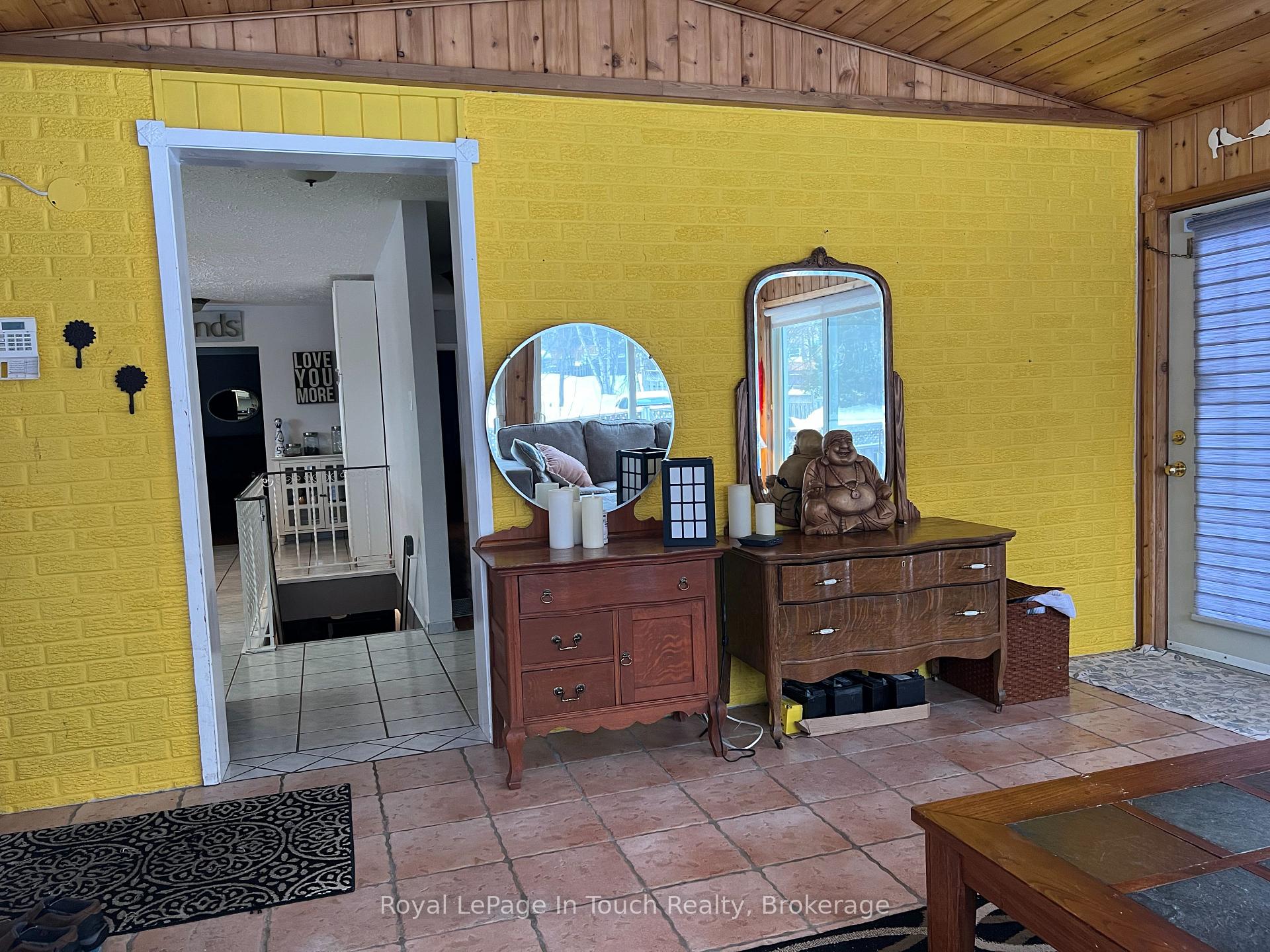 Photo 6 of 1054 King Street, Midland — HOMEH