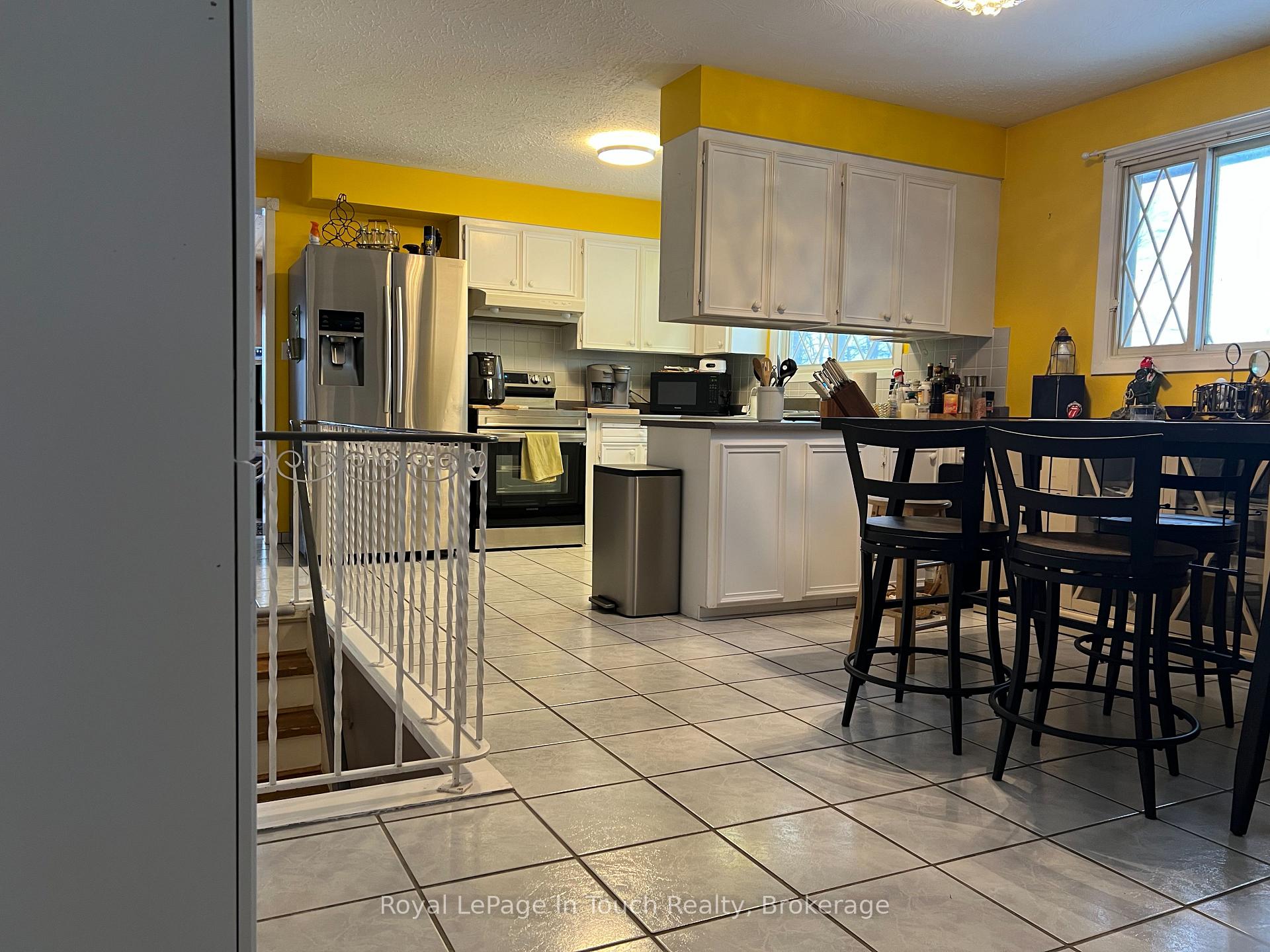 Photo 8 of 1054 King Street, Midland — HOMEH
