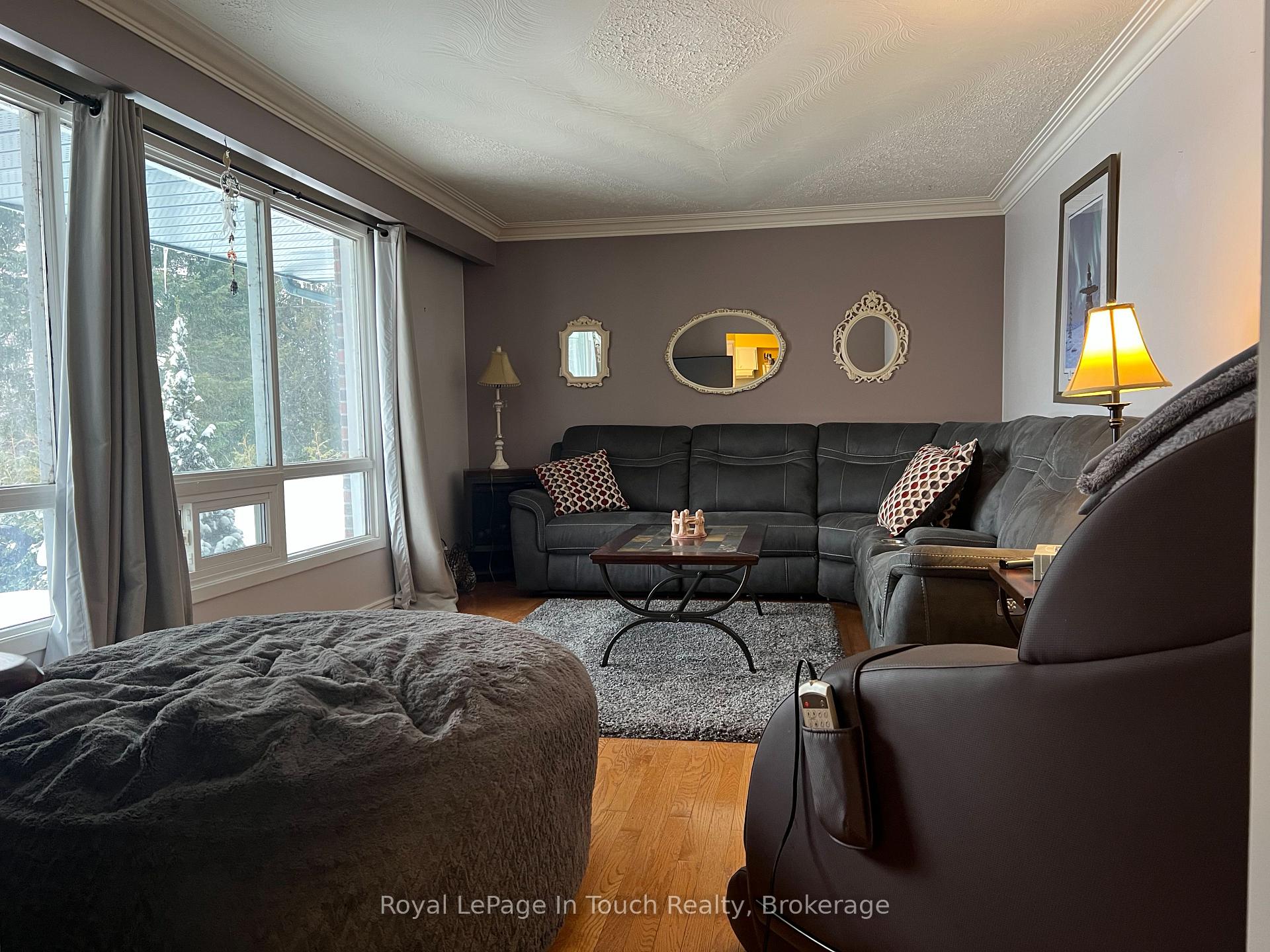 Photo 9 of 1054 King Street, Midland — HOMEH