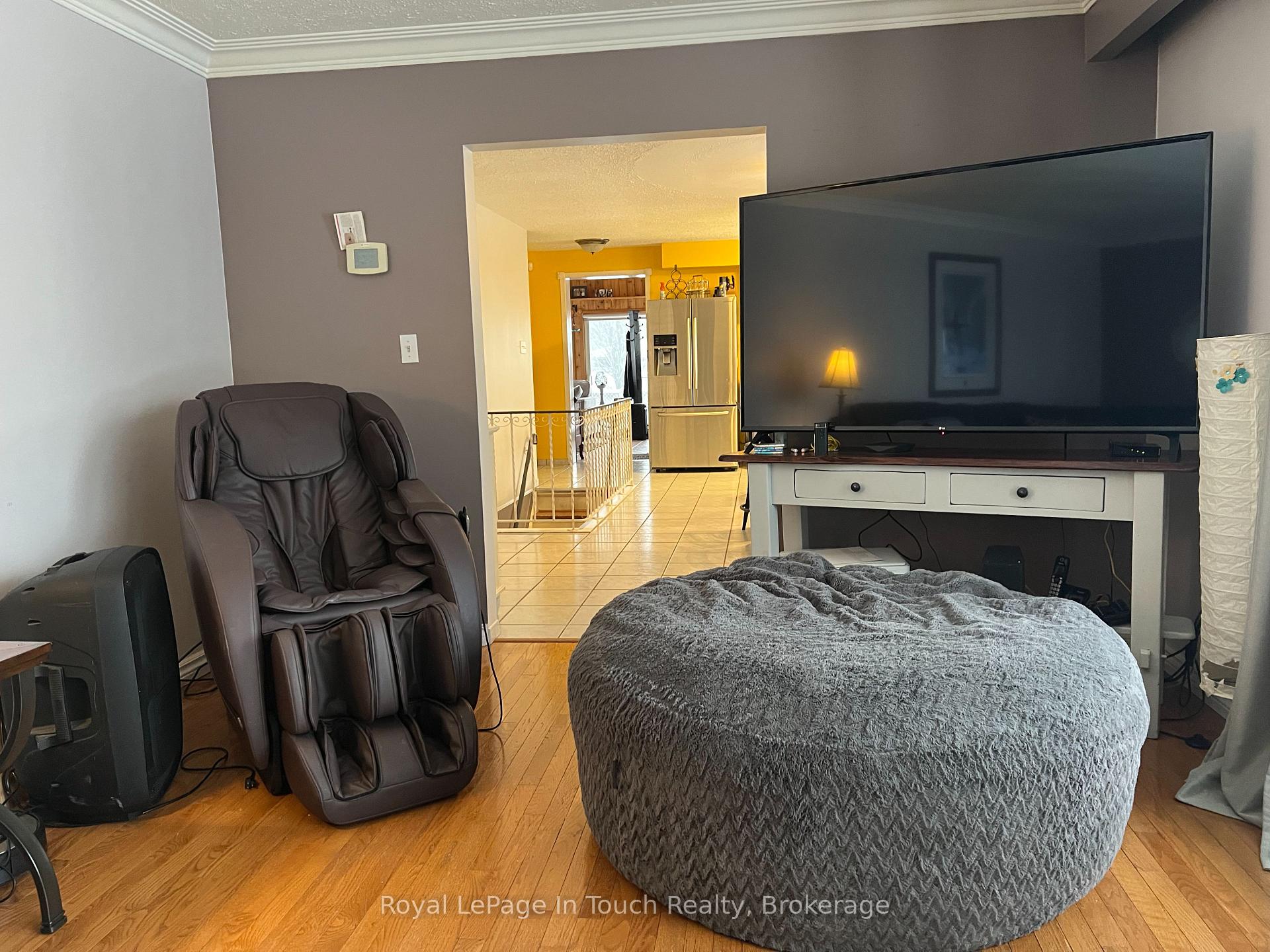 Photo 10 of 1054 King Street, Midland — HOMEH