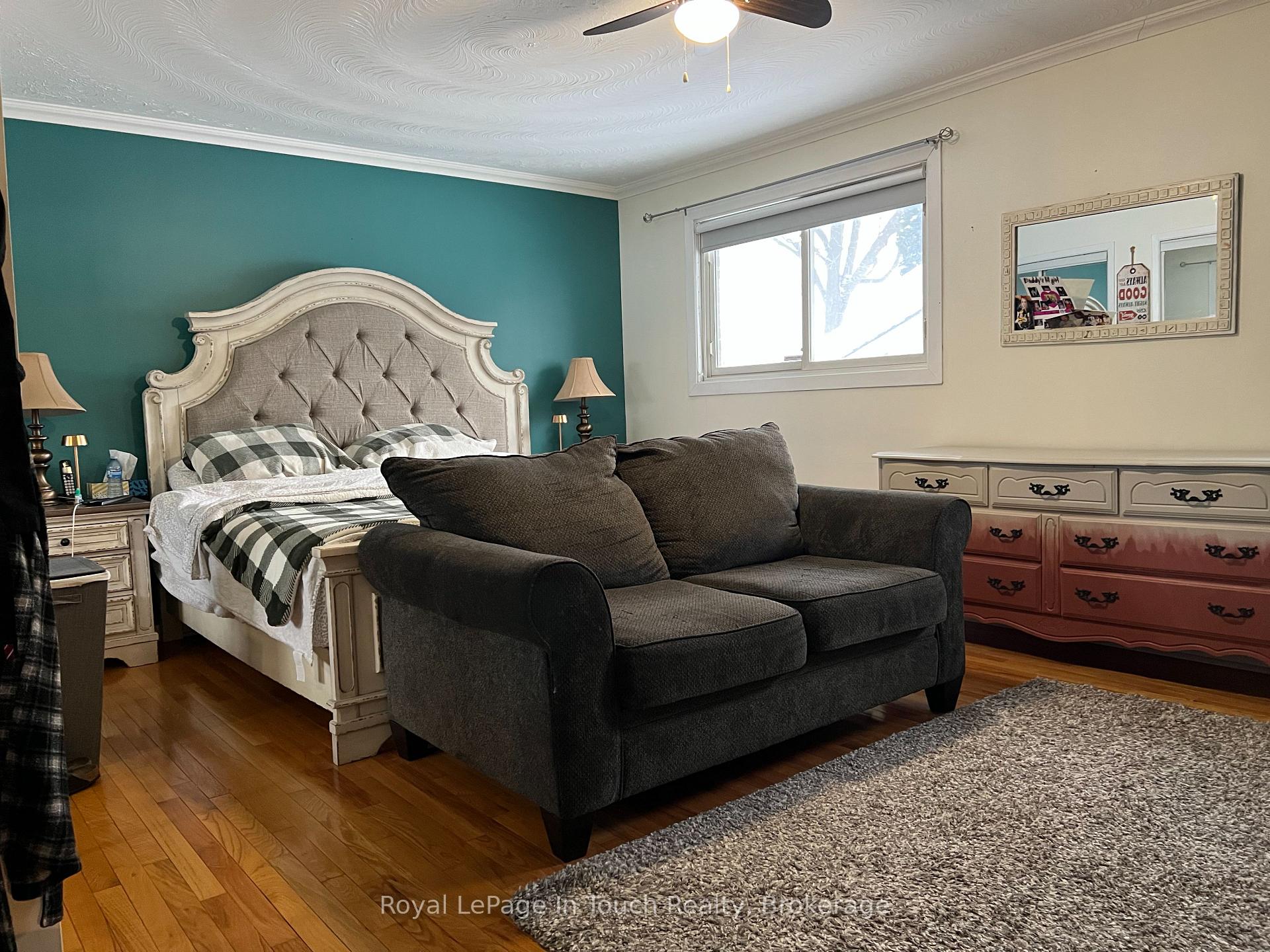 Photo 11 of 1054 King Street, Midland — HOMEH