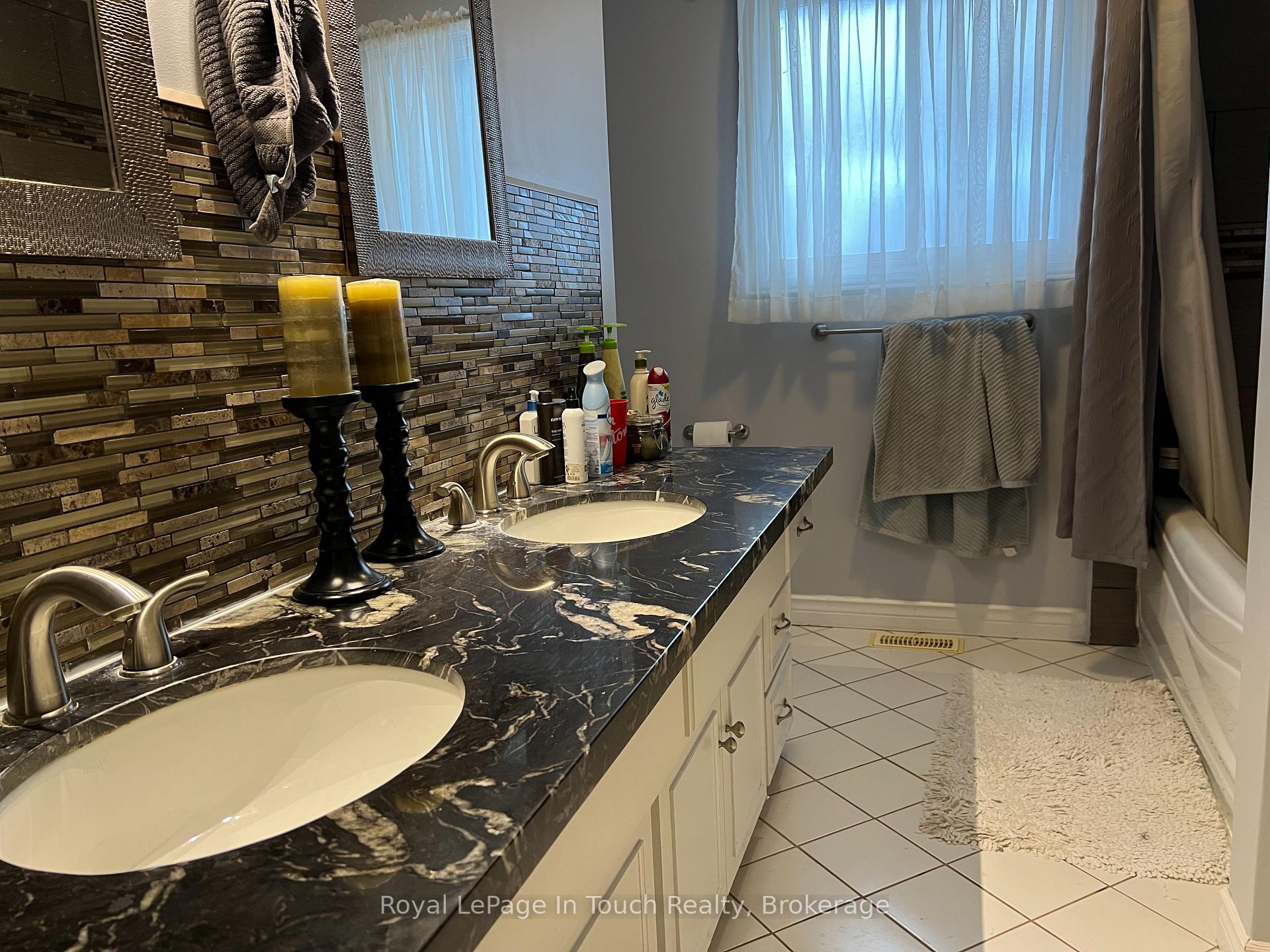 Photo 13 of 1054 King Street, Midland — HOMEH