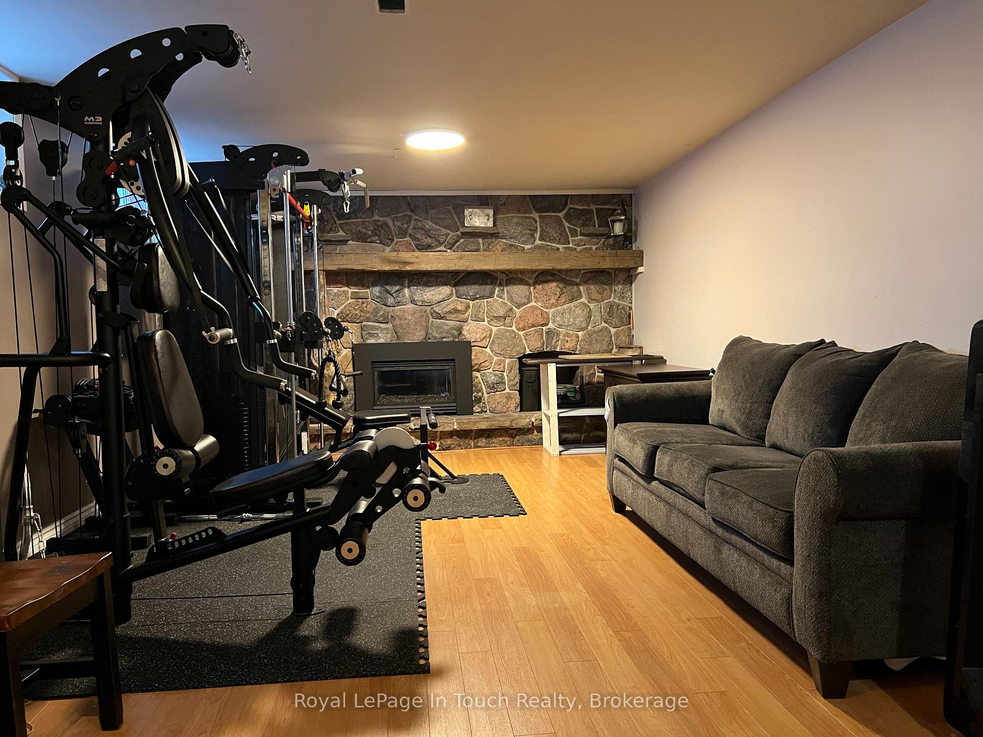 Photo 15 of 1054 King Street, Midland — HOMEH
