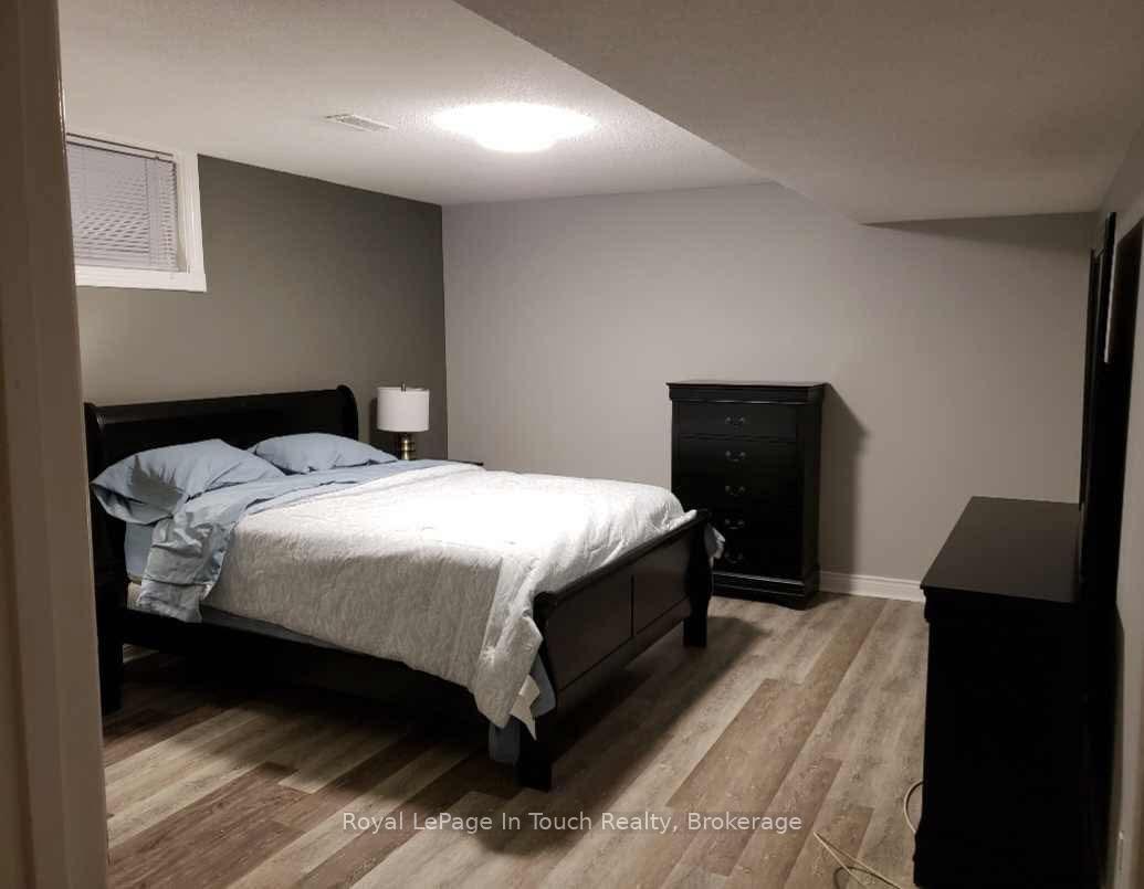 Photo 16 of 1054 King Street, Midland — HOMEH