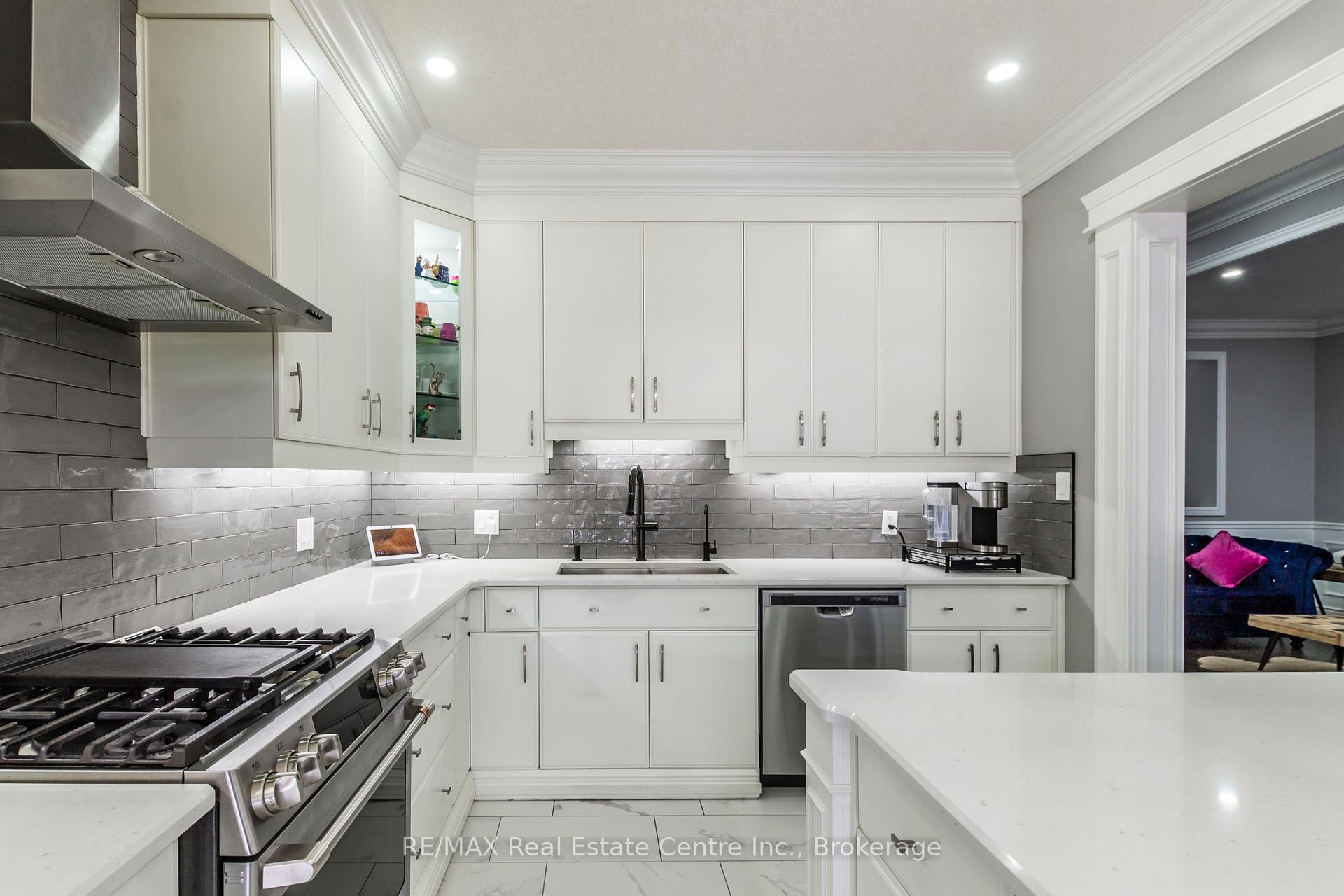 Photo 14 of 616 Florencedale Crescent, Kitchener — HOMEH