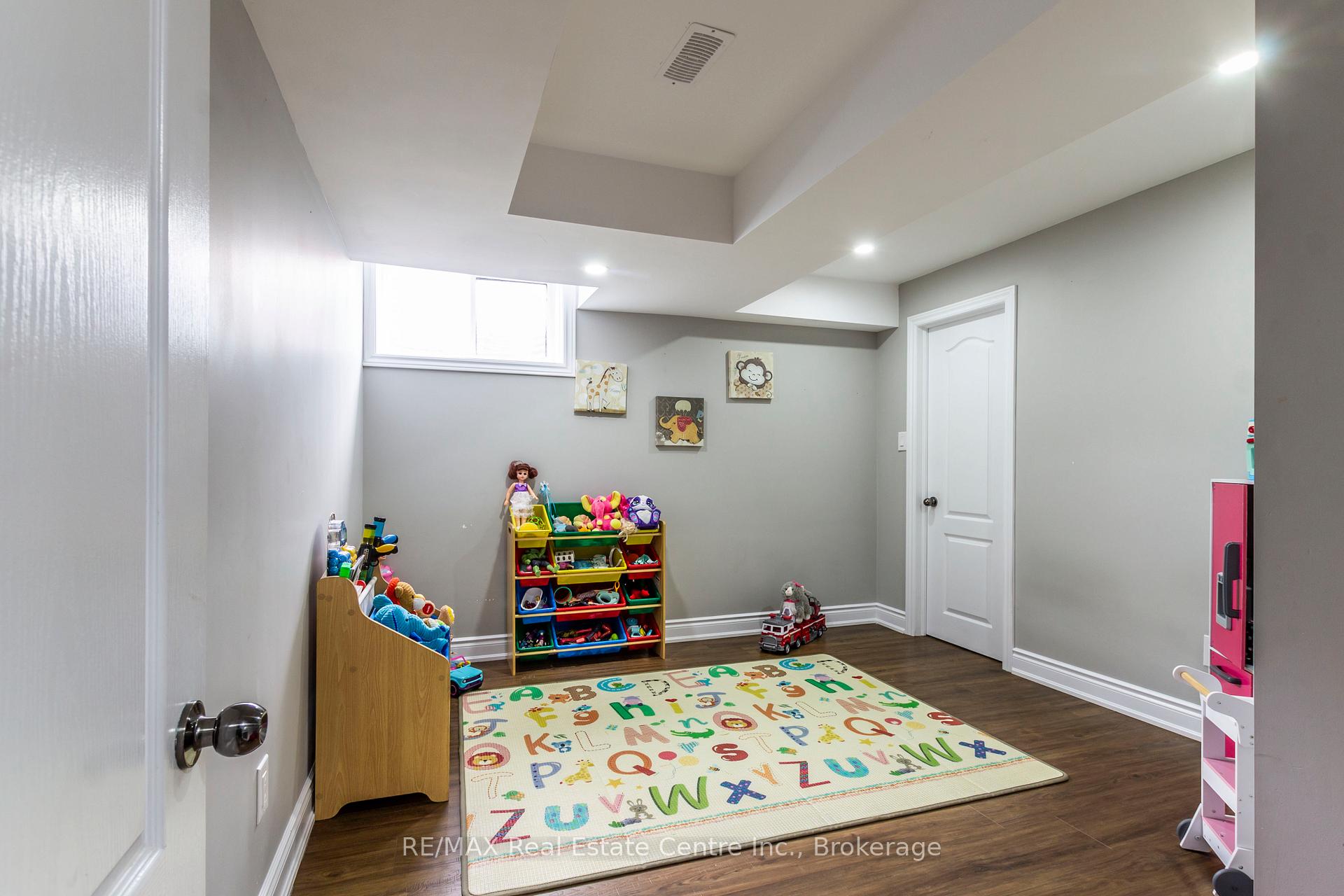 Photo 37 of 616 Florencedale Crescent, Kitchener — HOMEH