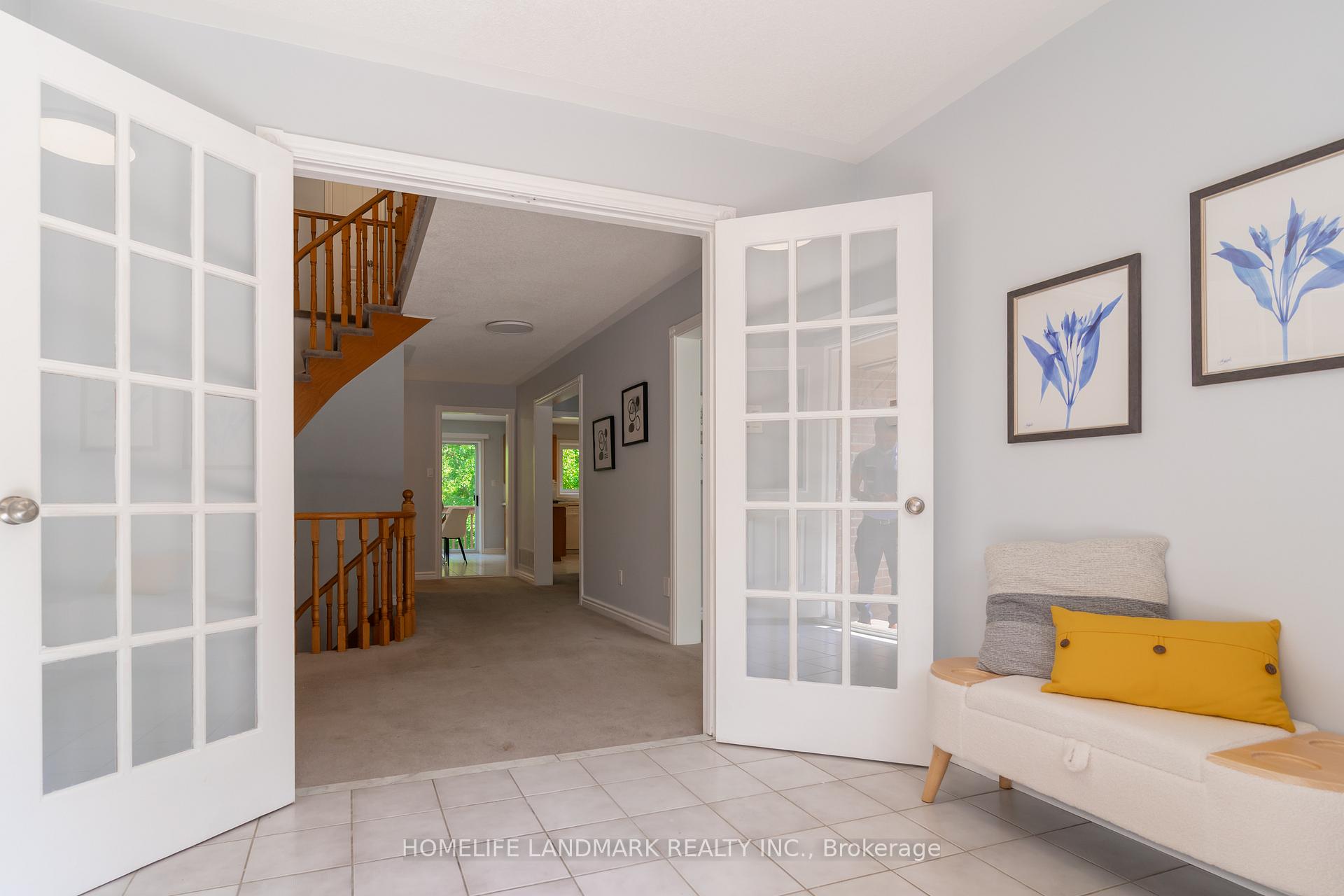 Photo 3 of 33 John Stiver Crescent, Markham, Buttonville — HOMEH