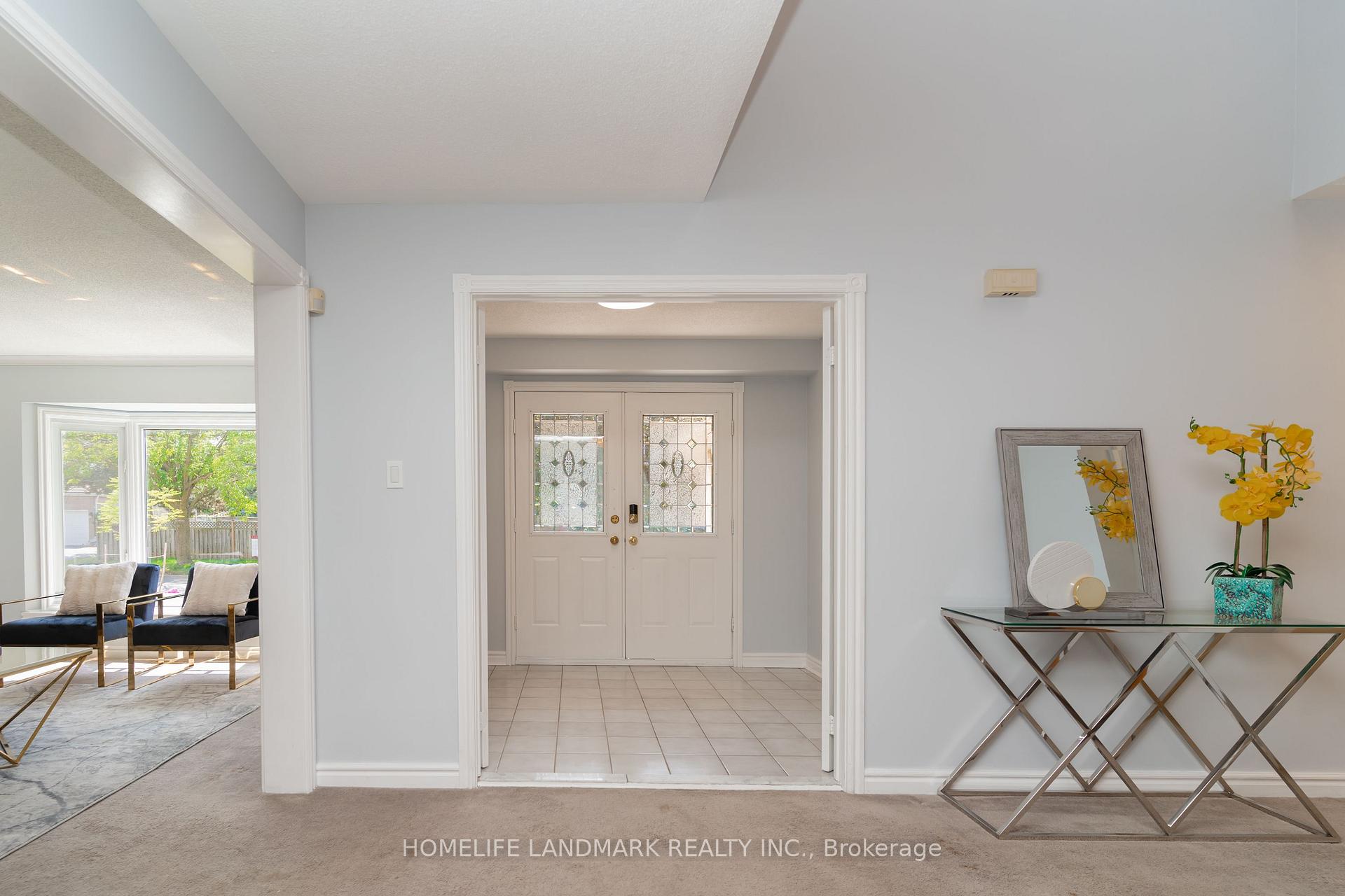 Photo 4 of 33 John Stiver Crescent, Markham, Buttonville — HOMEH