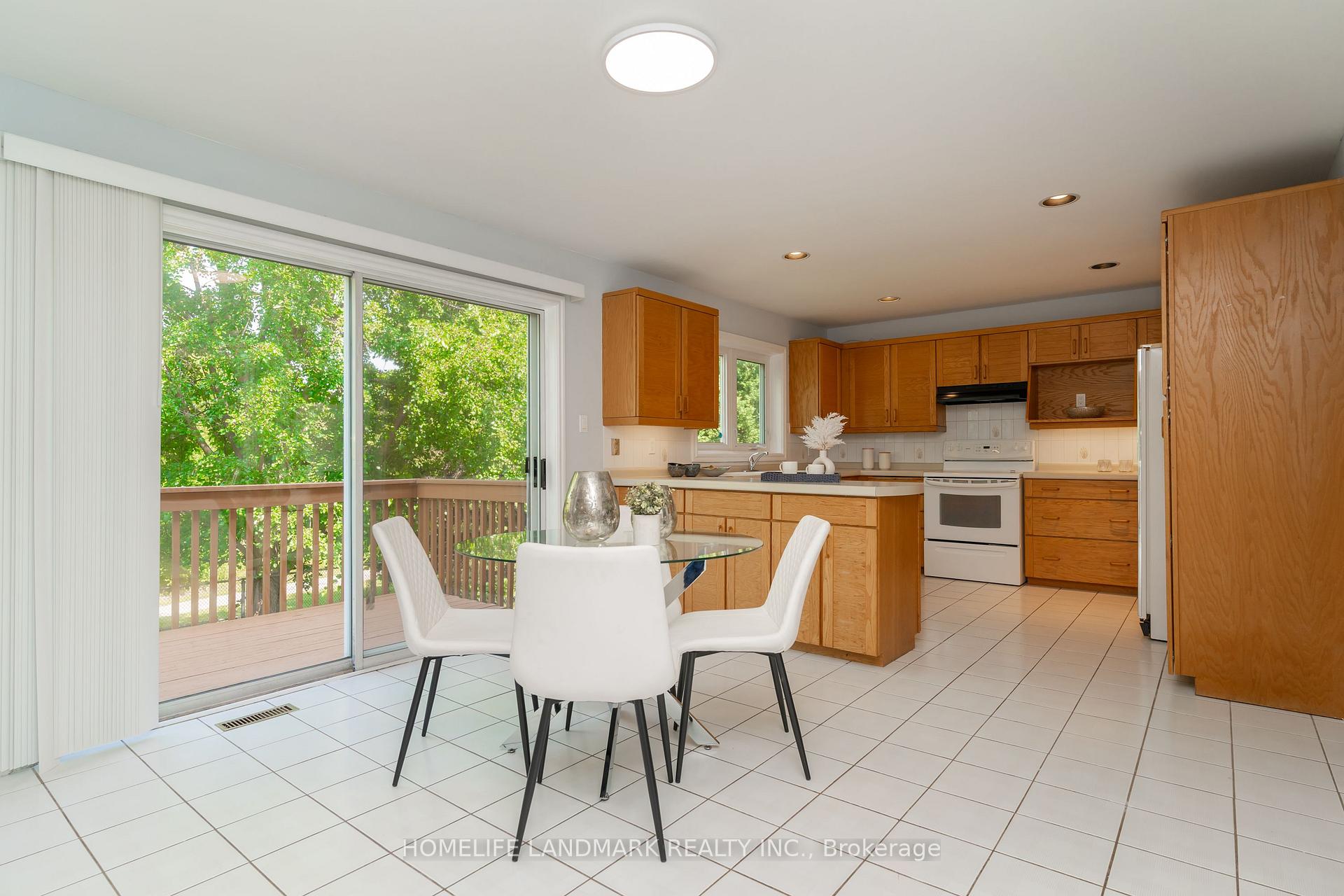 Photo 11 of 33 John Stiver Crescent, Markham, Buttonville — HOMEH