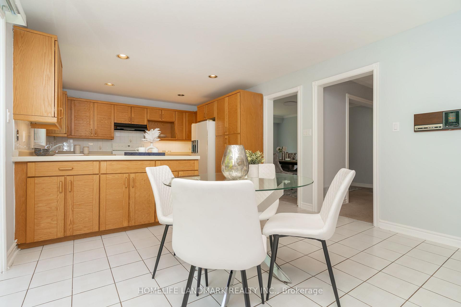 Photo 16 of 33 John Stiver Crescent, Markham, Buttonville — HOMEH