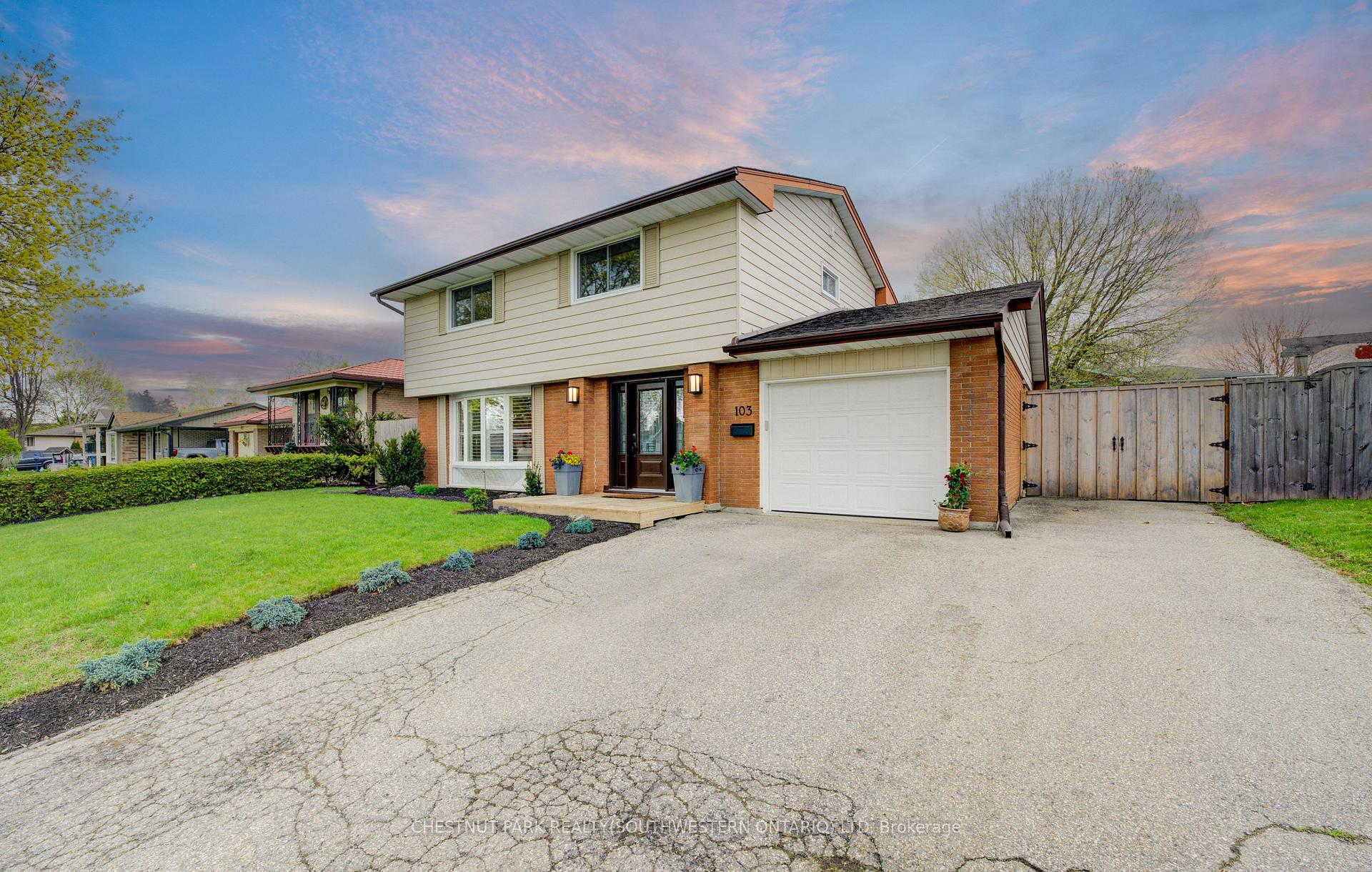 Photo 3 of 103 Montcalm Drive, Kitchener — HOMEH