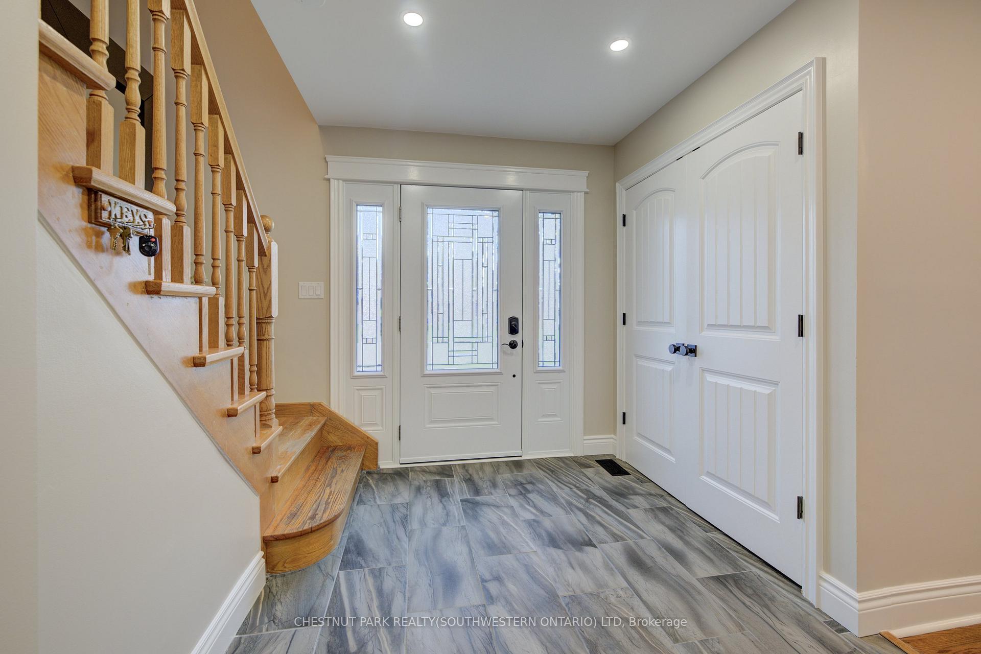Photo 4 of 103 Montcalm Drive, Kitchener — HOMEH