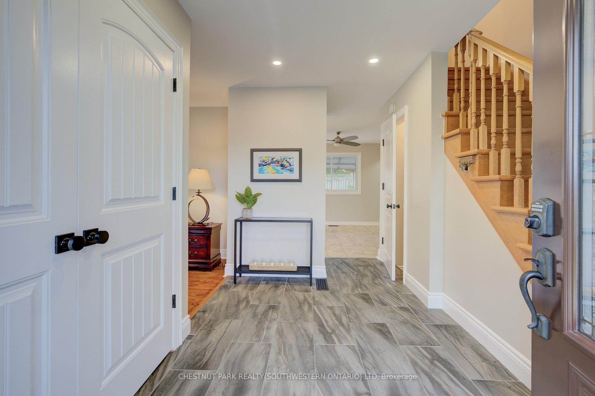 Photo 5 of 103 Montcalm Drive, Kitchener — HOMEH