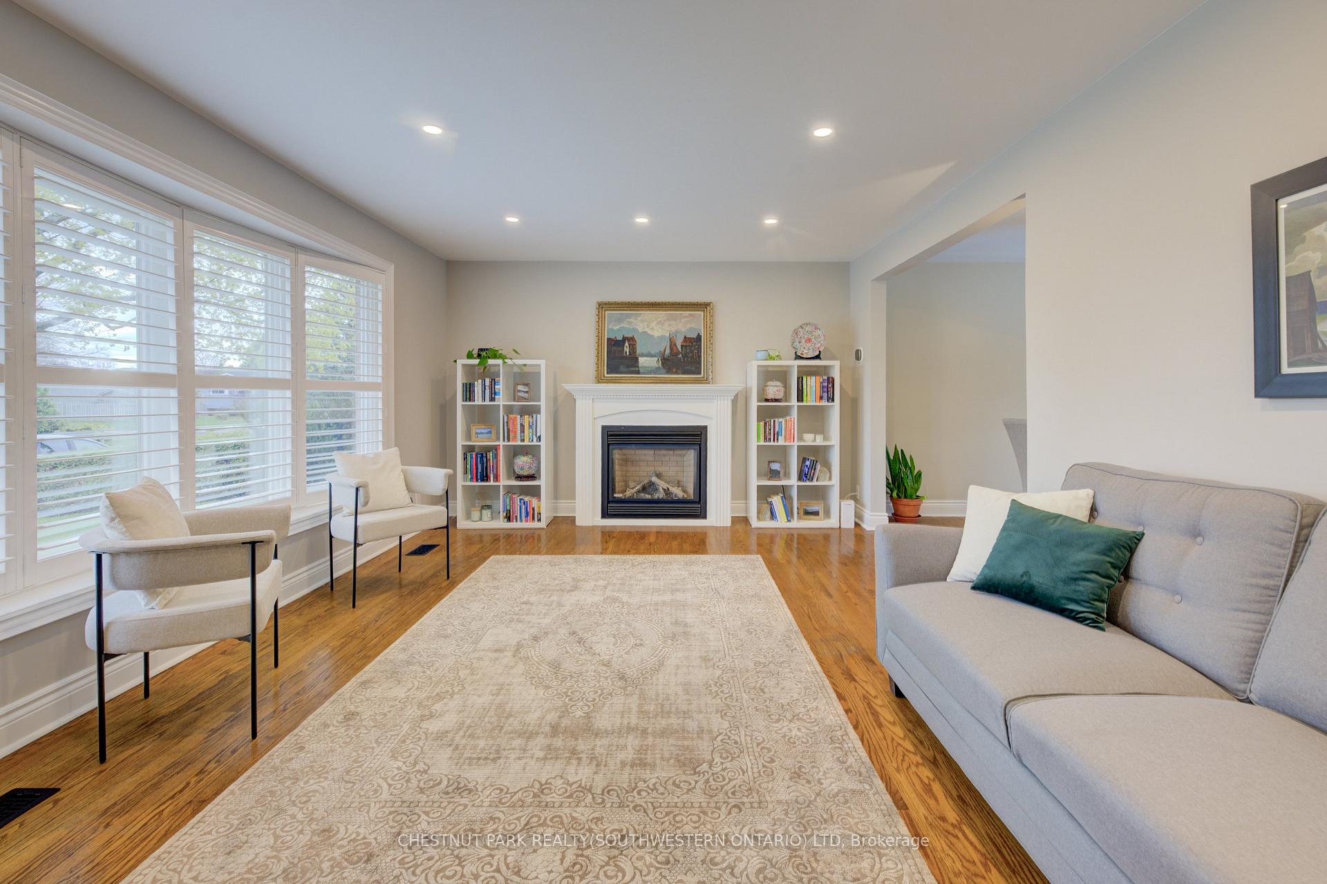 Photo 6 of 103 Montcalm Drive, Kitchener — HOMEH