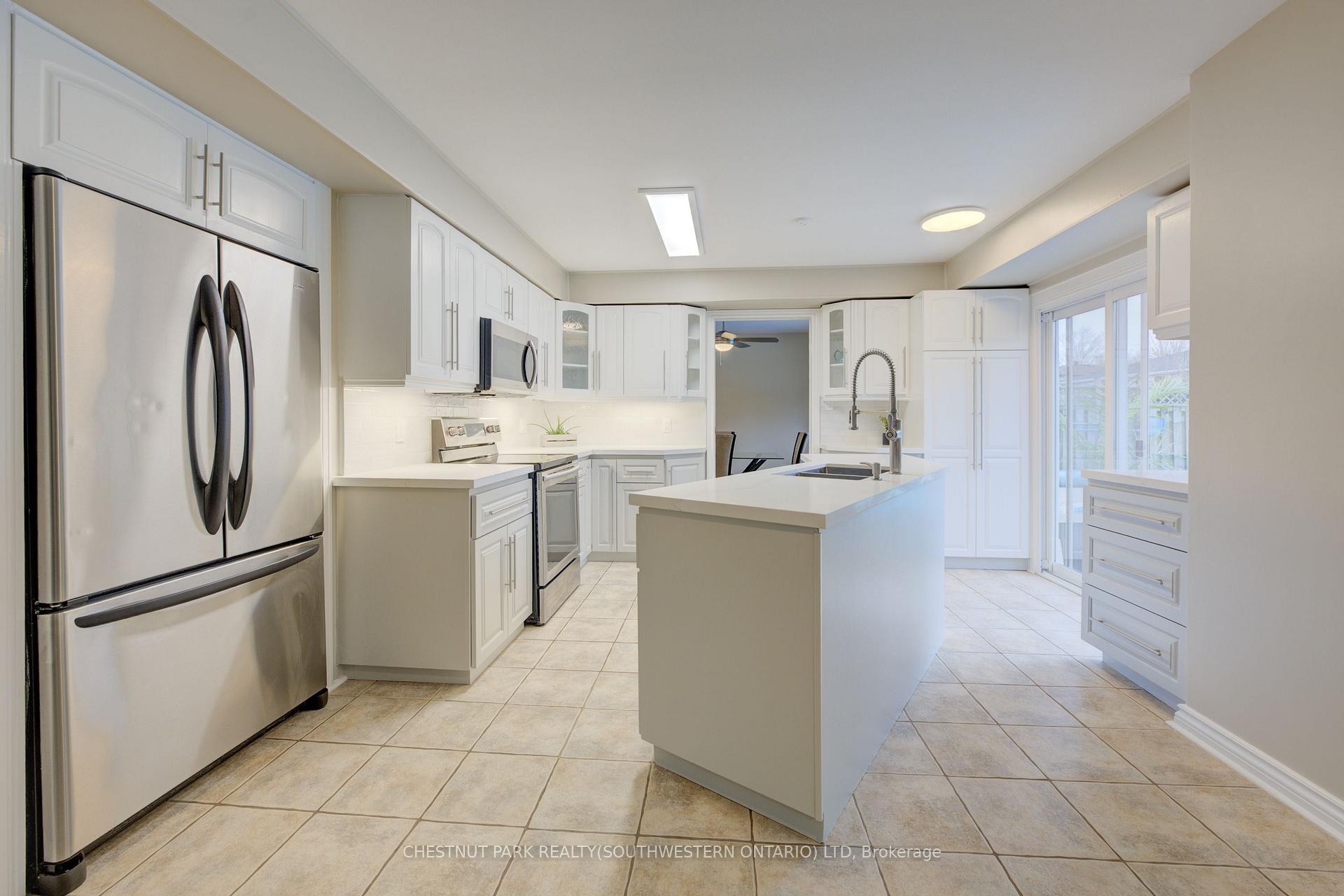 Photo 12 of 103 Montcalm Drive, Kitchener — HOMEH