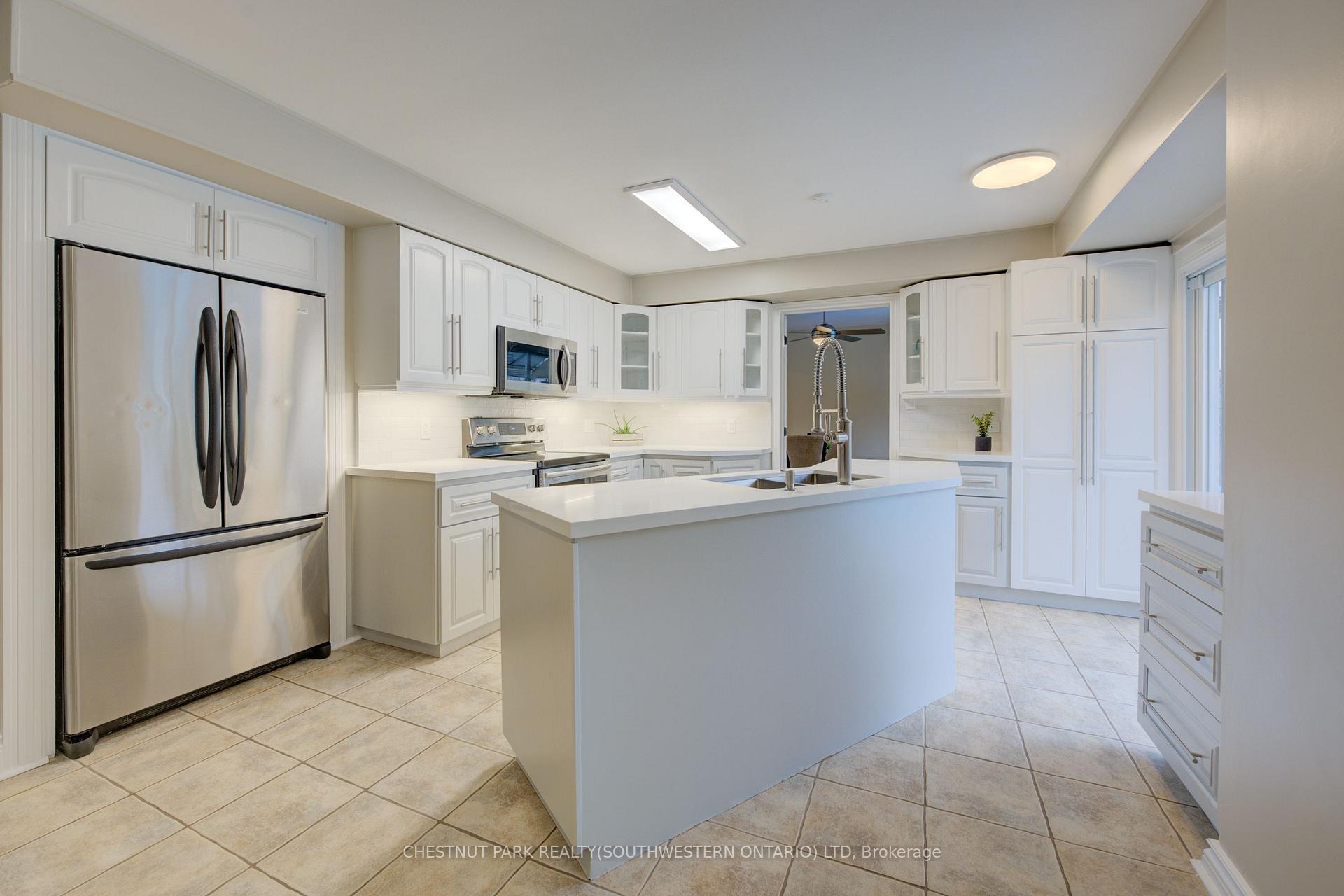 Photo 13 of 103 Montcalm Drive, Kitchener — HOMEH