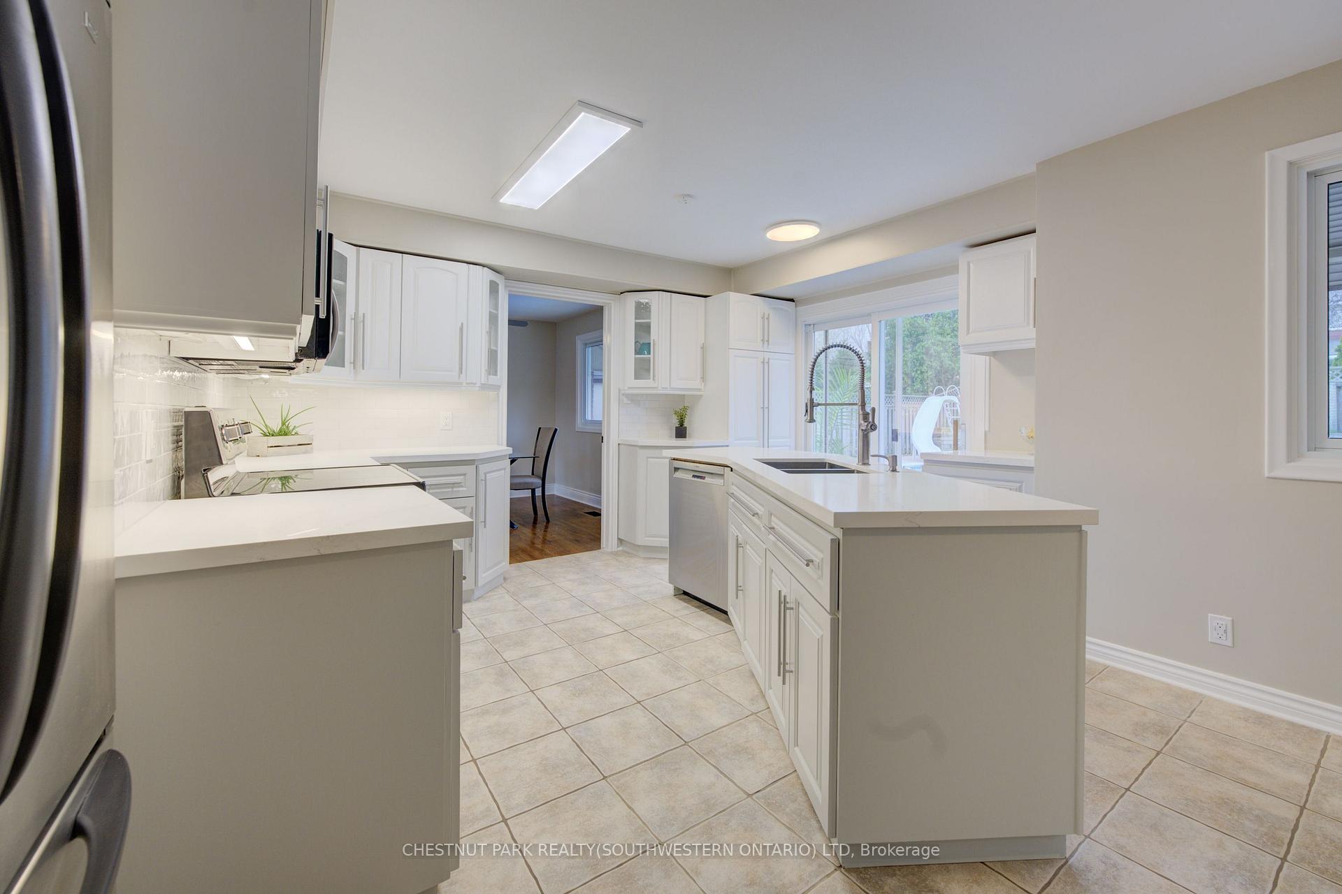 Photo 14 of 103 Montcalm Drive, Kitchener — HOMEH