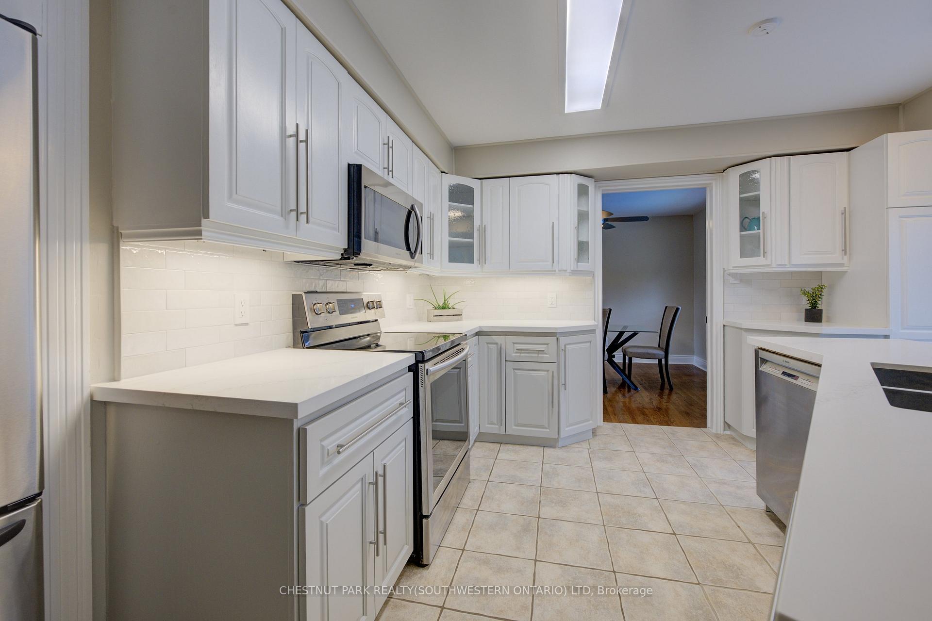 Photo 15 of 103 Montcalm Drive, Kitchener — HOMEH