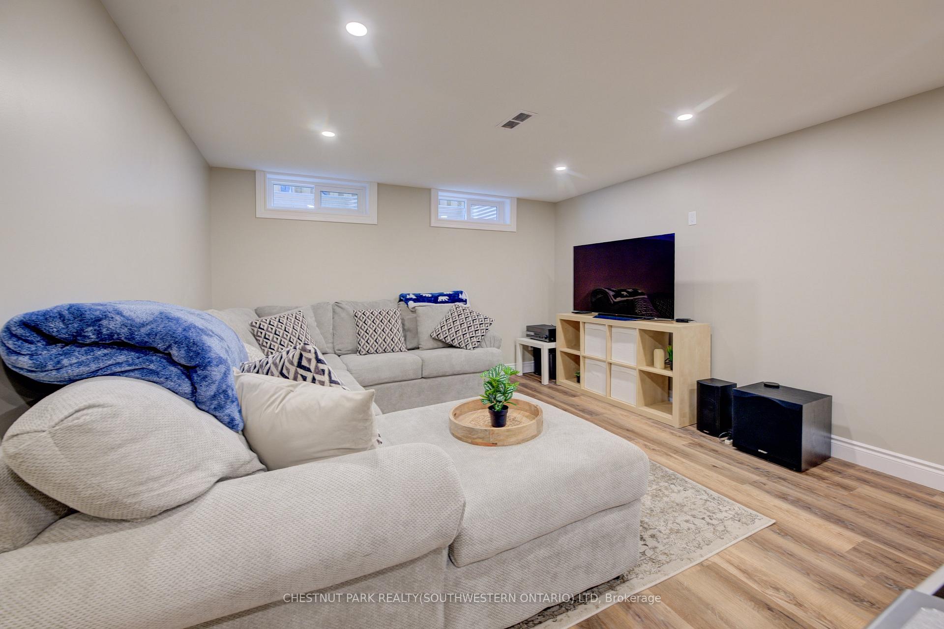 Photo 34 of 103 Montcalm Drive, Kitchener — HOMEH