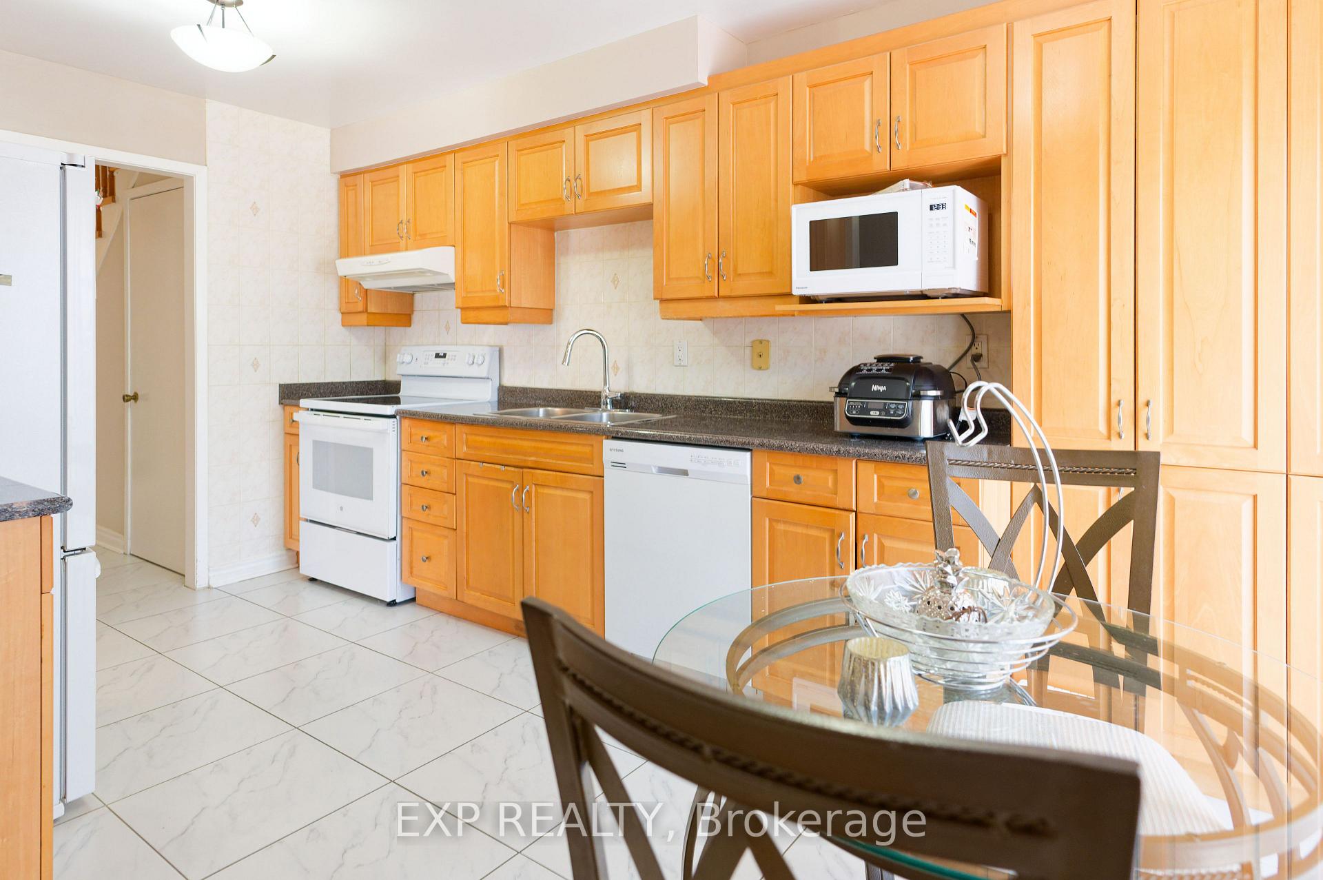 Photo 5 of 24 Jaffray Road, Markham, Milliken Mills East — HOMEH