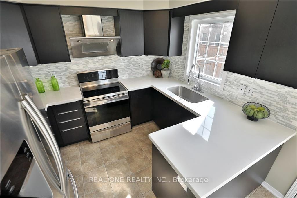Photo 3 of 70 Mcknight Avenue, Hamilton, Waterdown — HOMEH