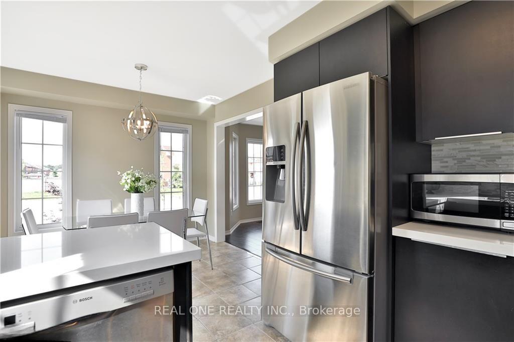 Photo 4 of 70 Mcknight Avenue, Hamilton, Waterdown — HOMEH