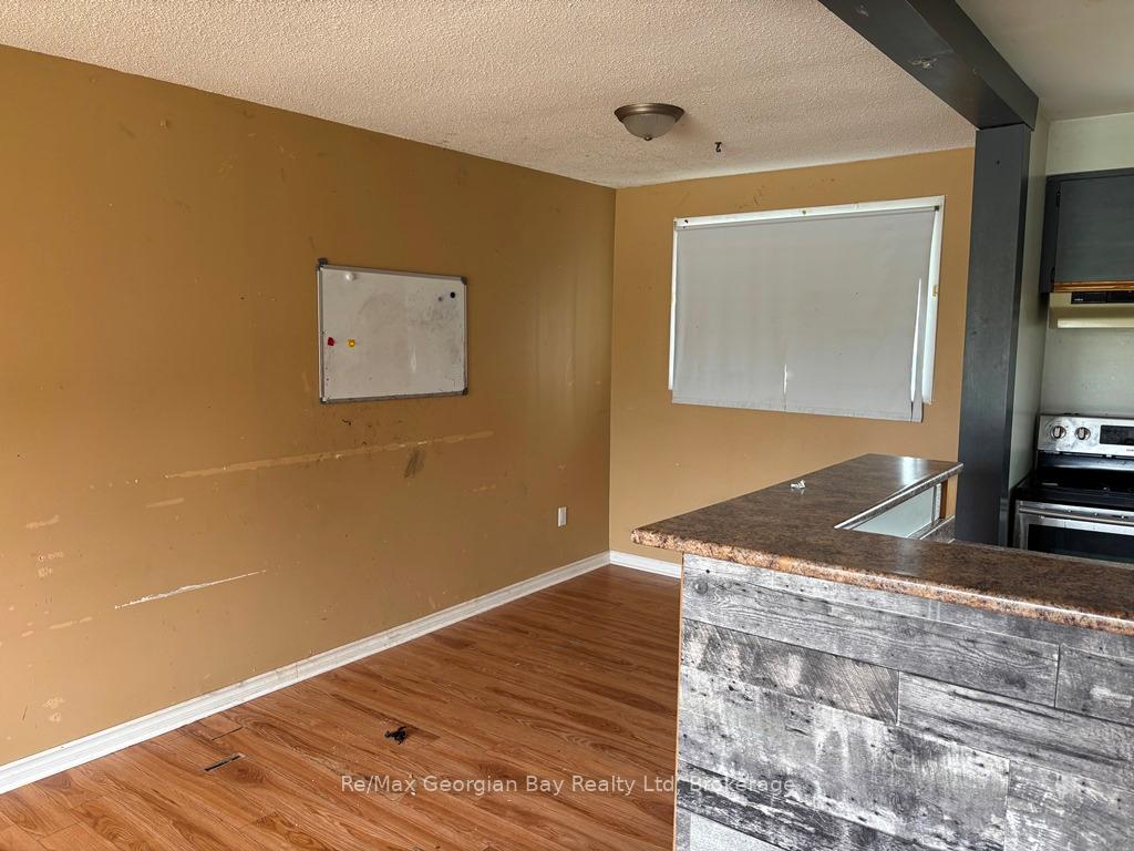 Photo 5 of 269 Chaingate Drive, Midland — HOMEH