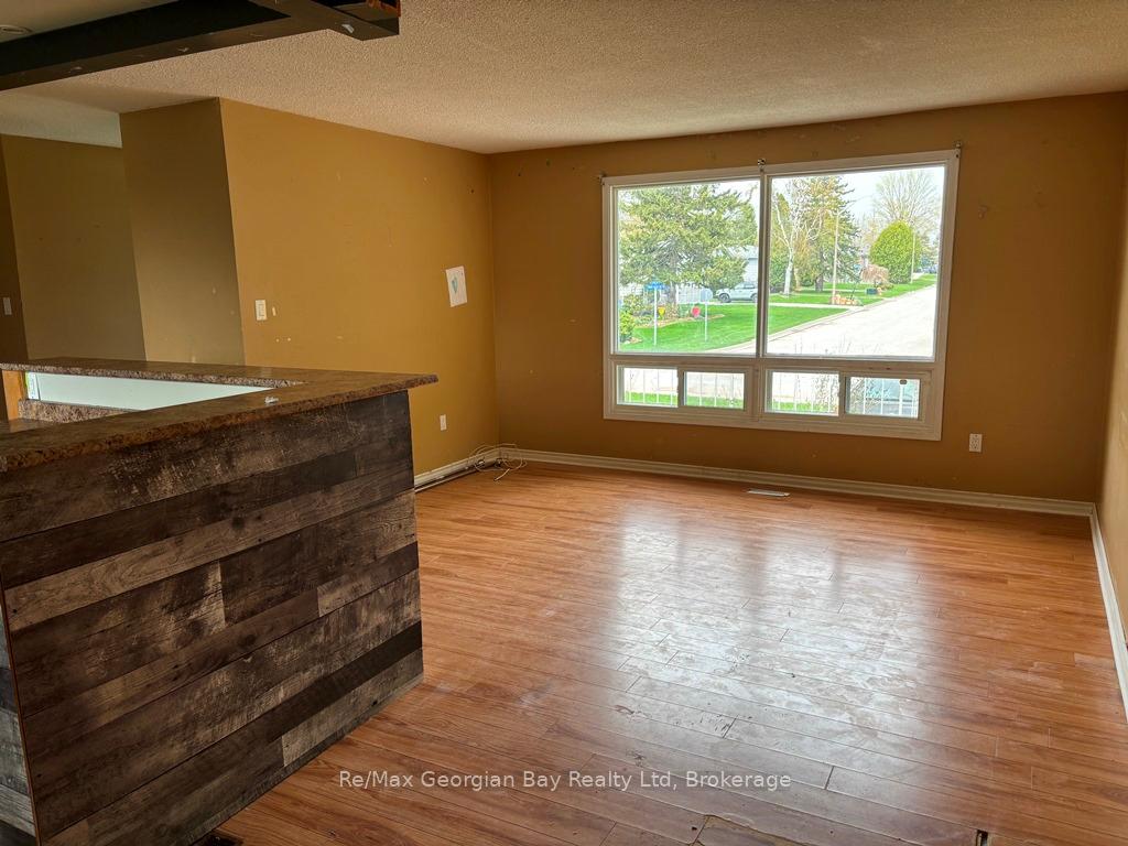 Photo 6 of 269 Chaingate Drive, Midland — HOMEH