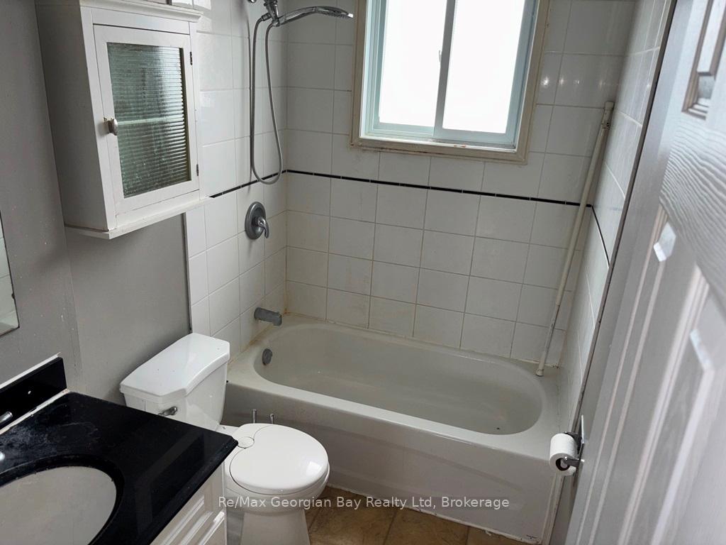Photo 10 of 269 Chaingate Drive, Midland — HOMEH