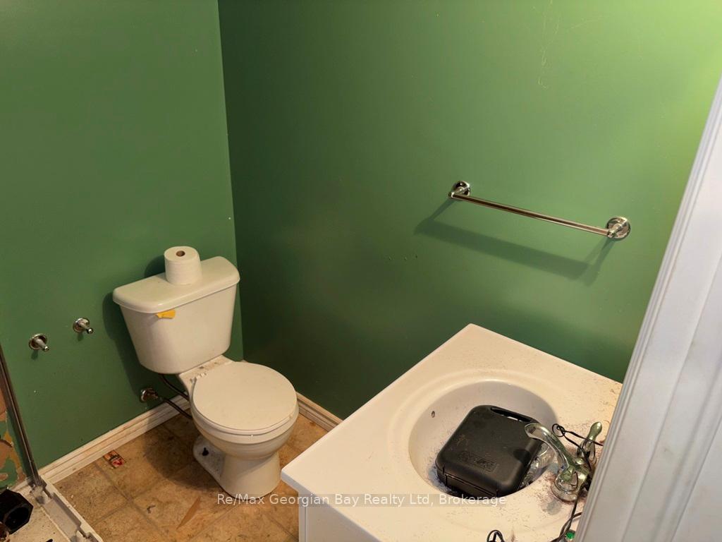 Photo 14 of 269 Chaingate Drive, Midland — HOMEH