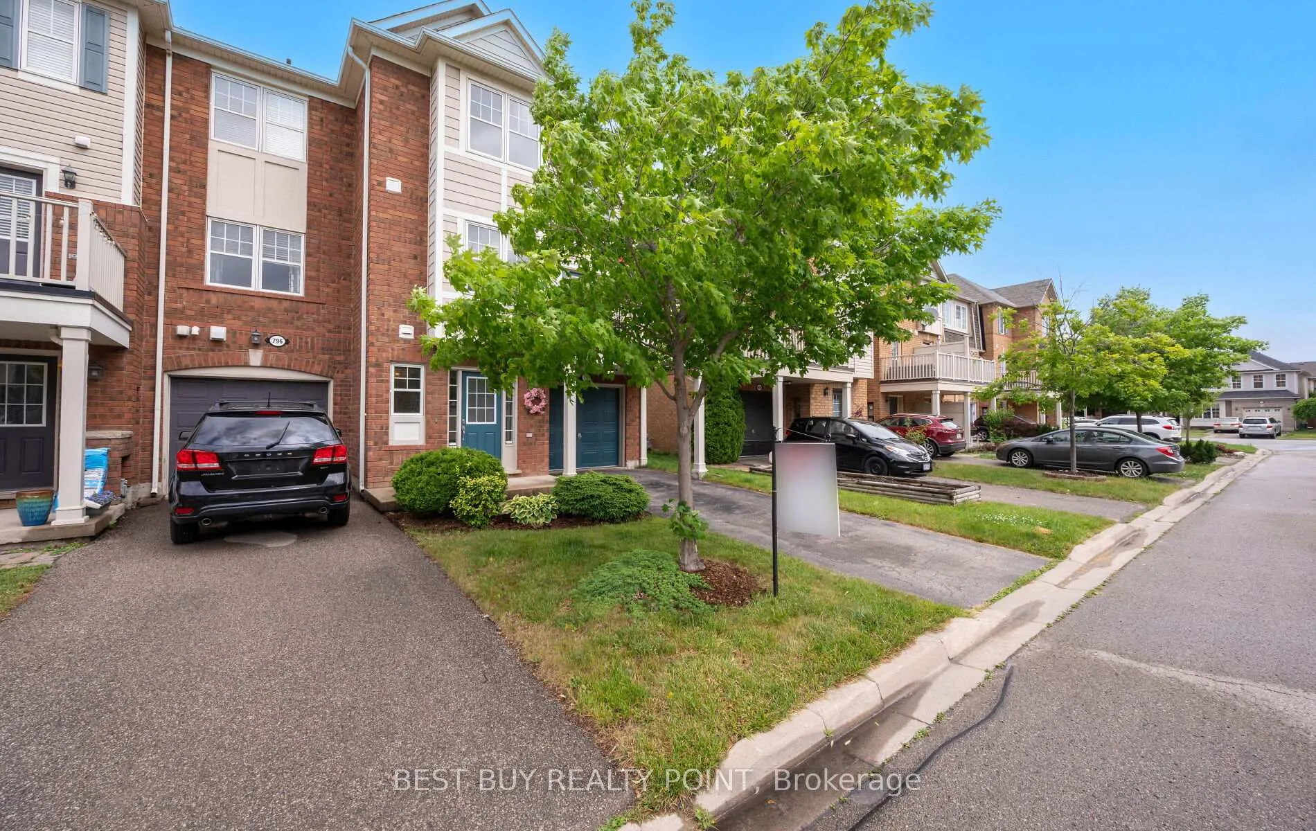 Photo 3 of 798 Shortreed Crescent, Milton, Coates — HOMEH