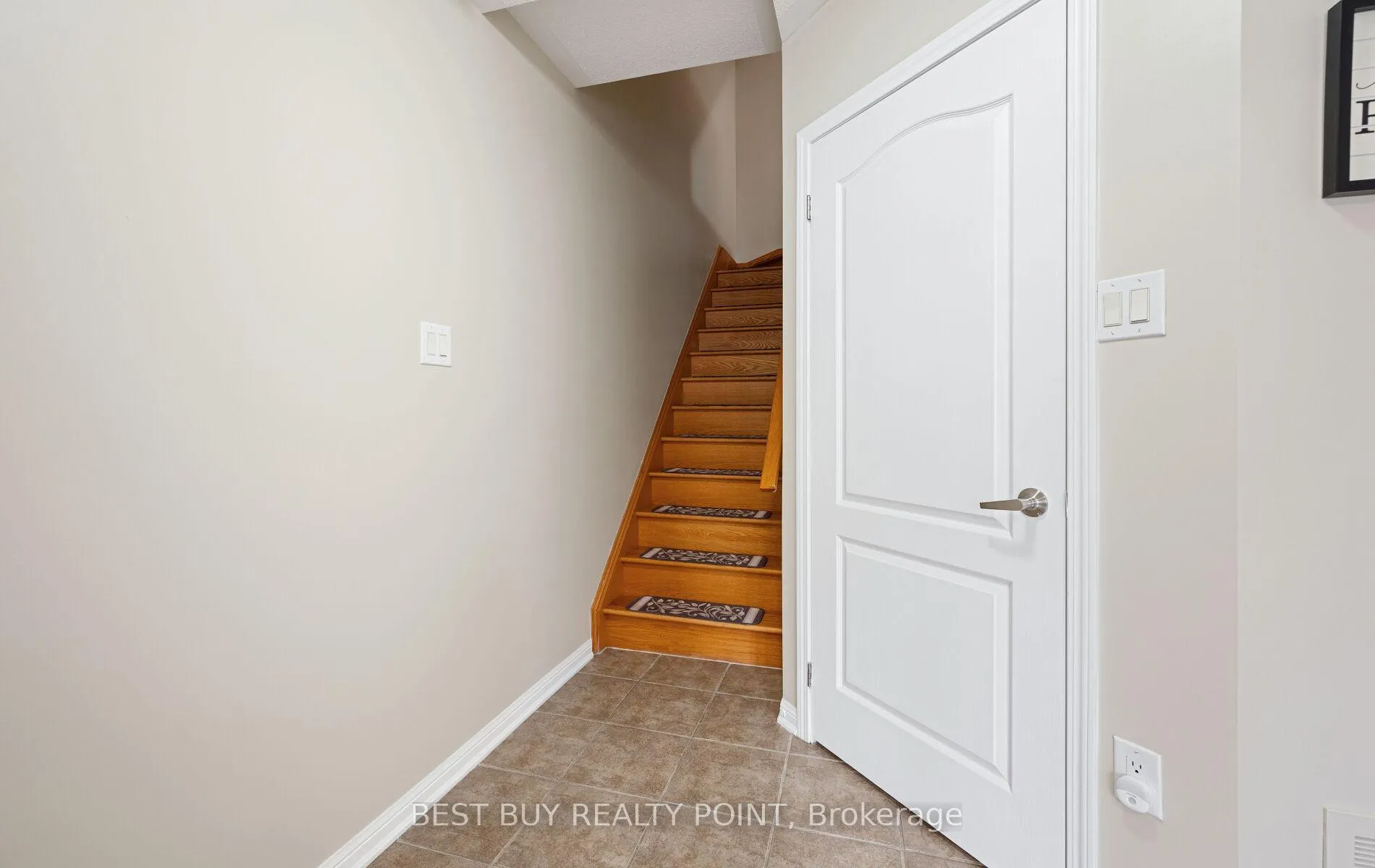 Photo 13 of 798 Shortreed Crescent, Milton, Coates — HOMEH